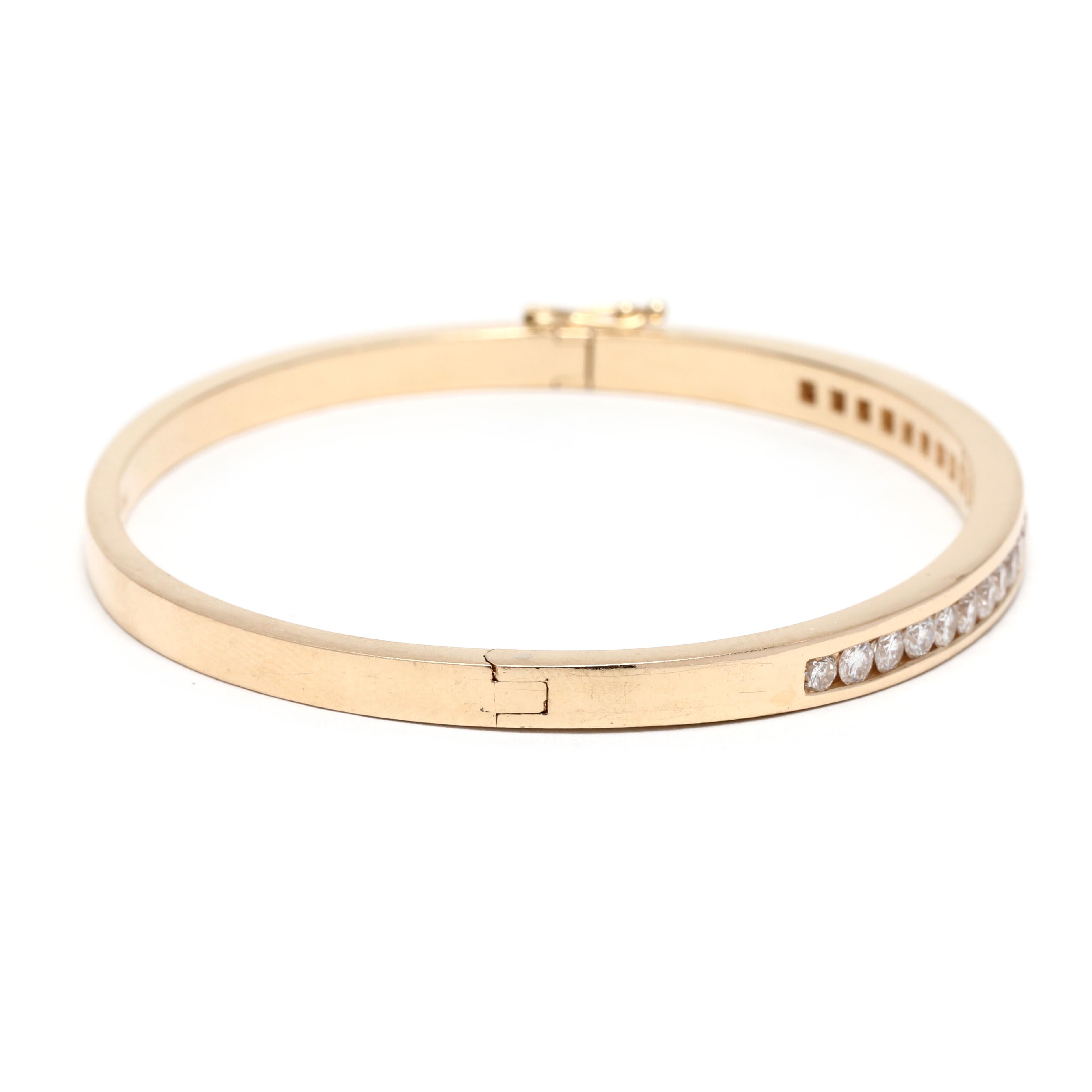 Dieses exquisite 1,5-Karat-Diamant-Armband mit Scharnier verleiht jedem Look einen besonderen Hauch von Glanz und Luxus. Dieser stapelbare Diamant-Armreif aus 14-karätigem Gelbgold mit einer Länge von 6,5 Zoll ist die perfekte Ergänzung für jede