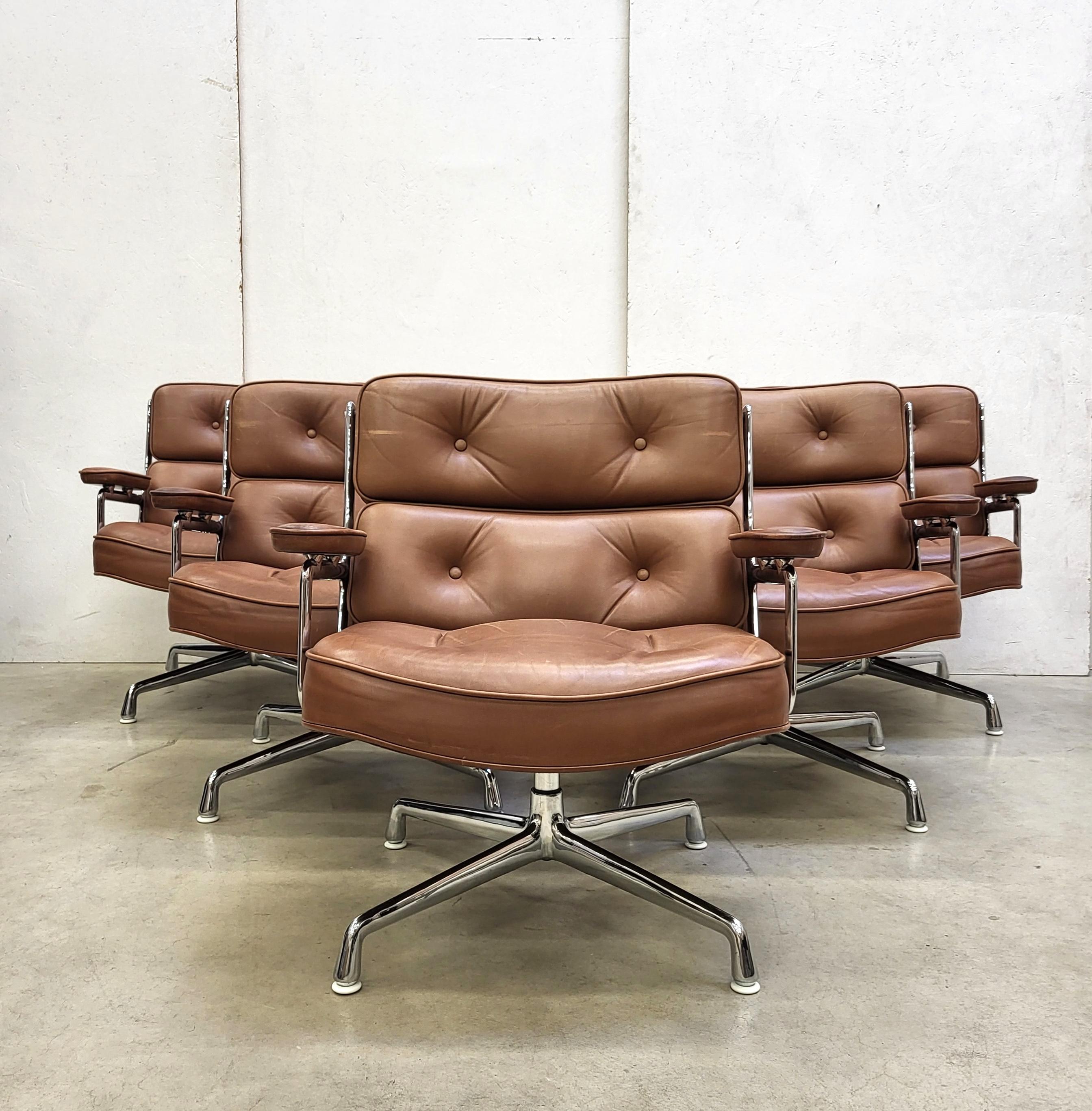 Table segmentée de 15 pieds Herman Miller et 10x Vitra ES105 Lobby Chair Charles Eames Bon état - En vente à Aachen, NW