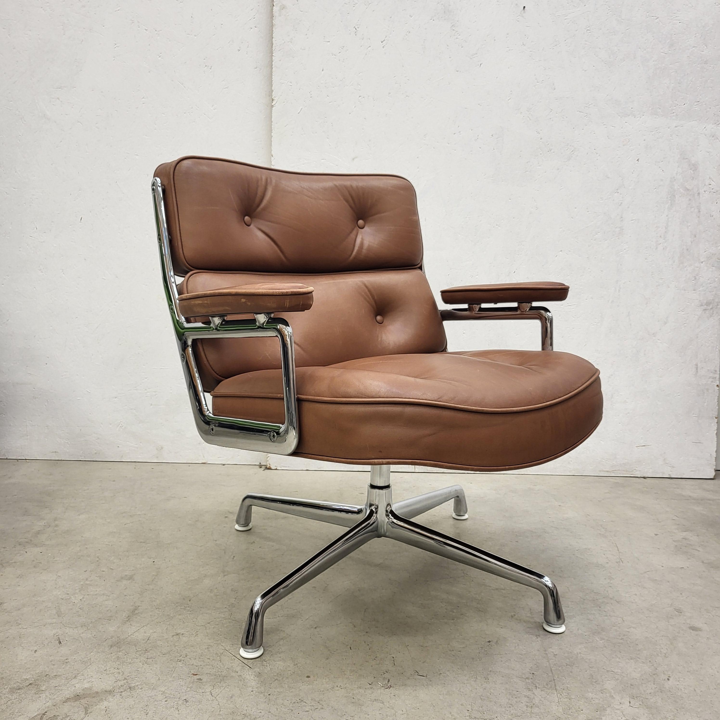 Fin du 20e siècle Table segmentée de 15 pieds Herman Miller et 10x Vitra ES105 Lobby Chair Charles Eames en vente