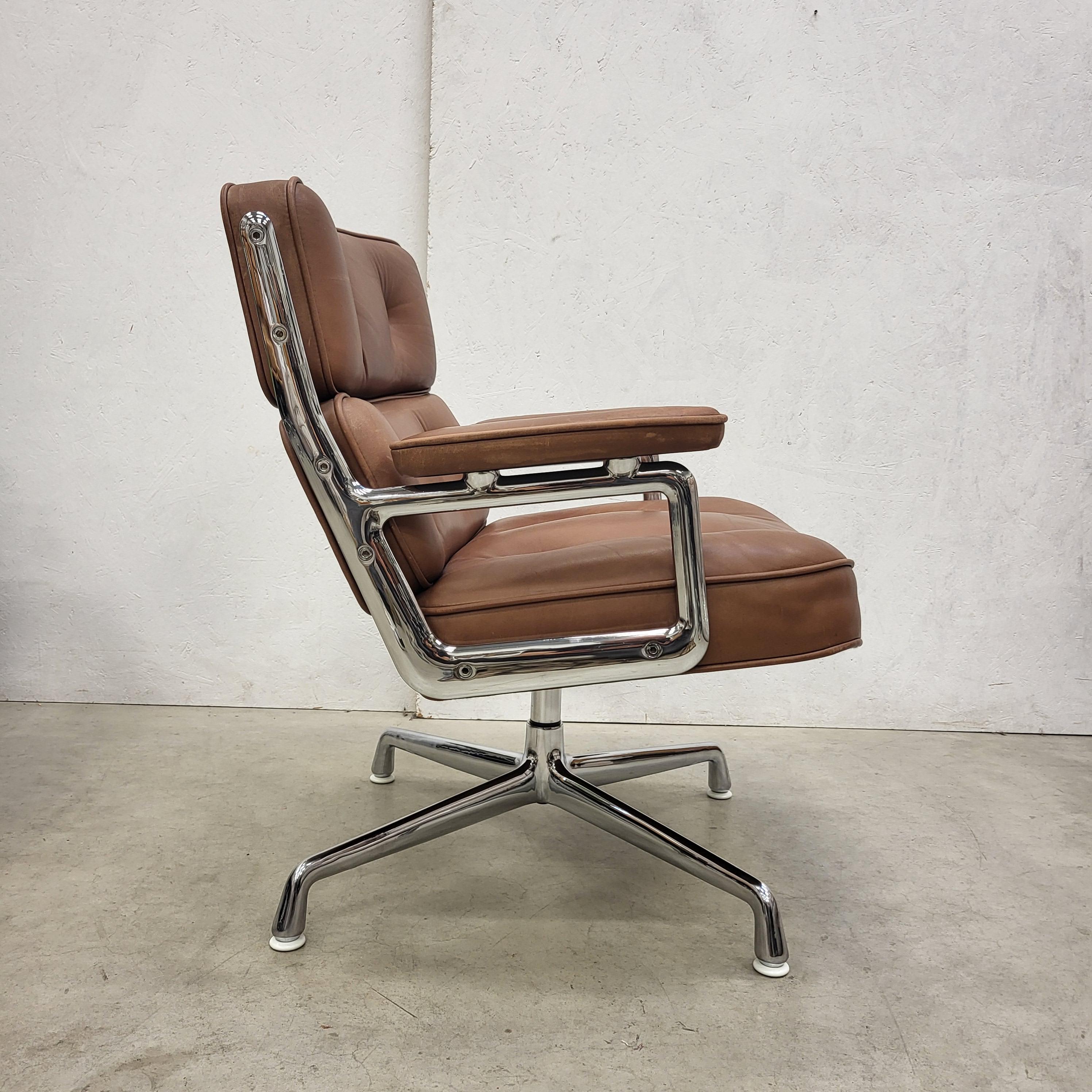 Table segmentée de 15 pieds Herman Miller et 10x Vitra ES105 Lobby Chair Charles Eames en vente 1