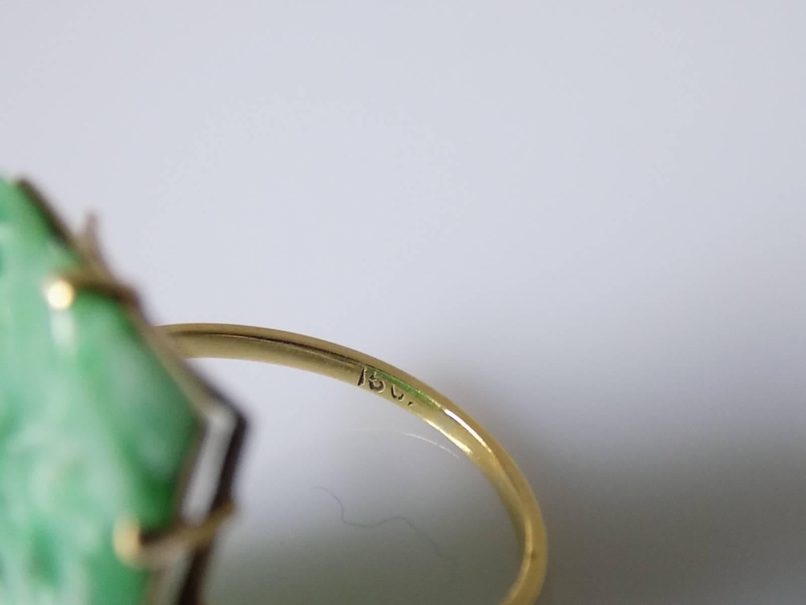 15 Karat Art Deco Carved Jadeite Jade Gold Ring 2