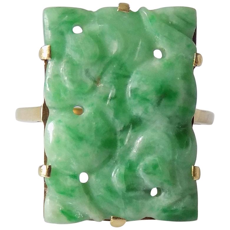 15 Karat Art Deco Carved Jadeite Jade Gold Ring