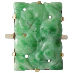 15 Karat Art Deco Carved Jadeite Jade Gold Ring