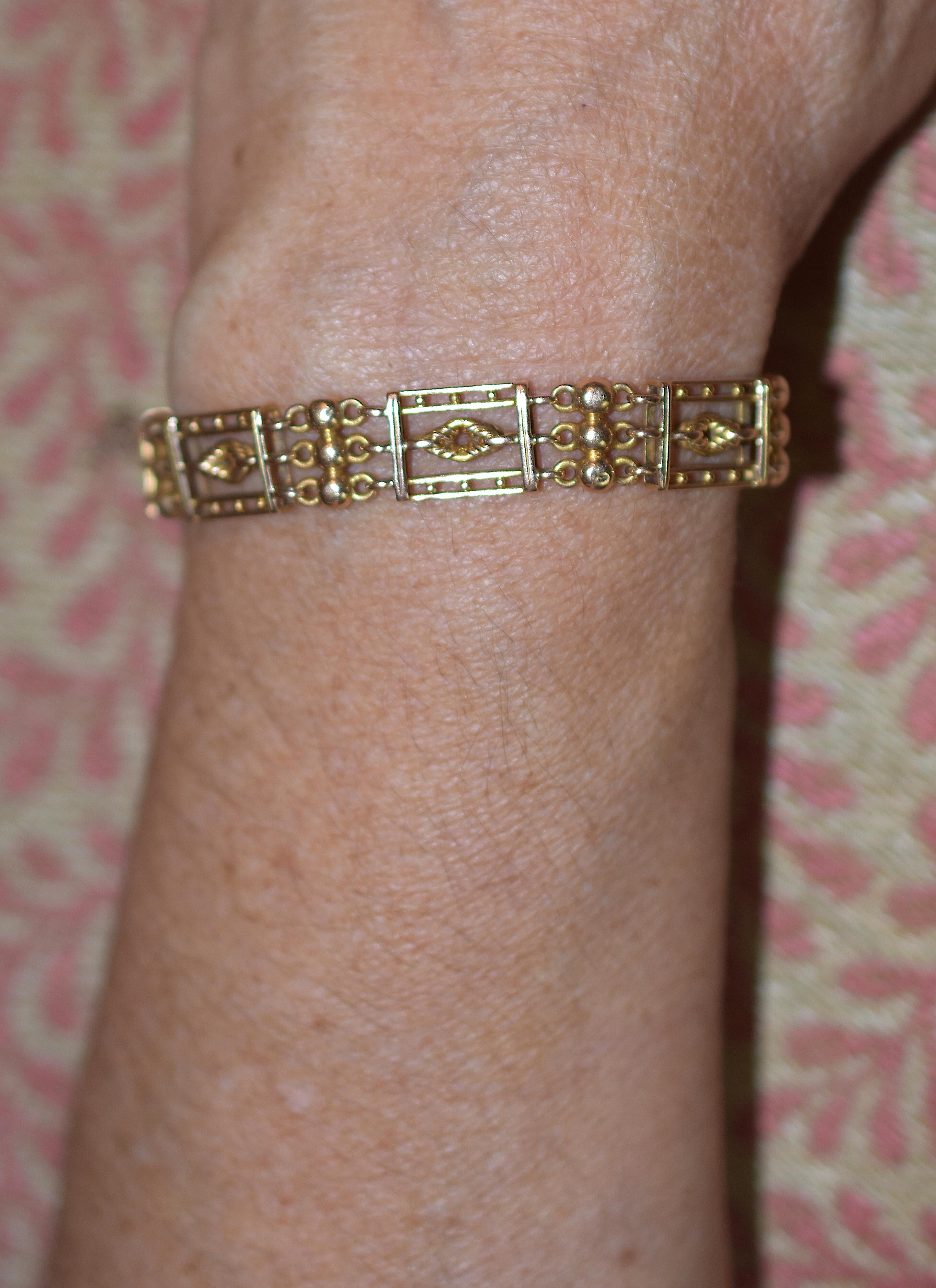15-Karat-Armband mit Liebesknoten und Kugeln, um 1930 1