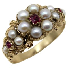 Bague fleur du début de l'ère victorienne en or 15 carats avec perles et rubis
