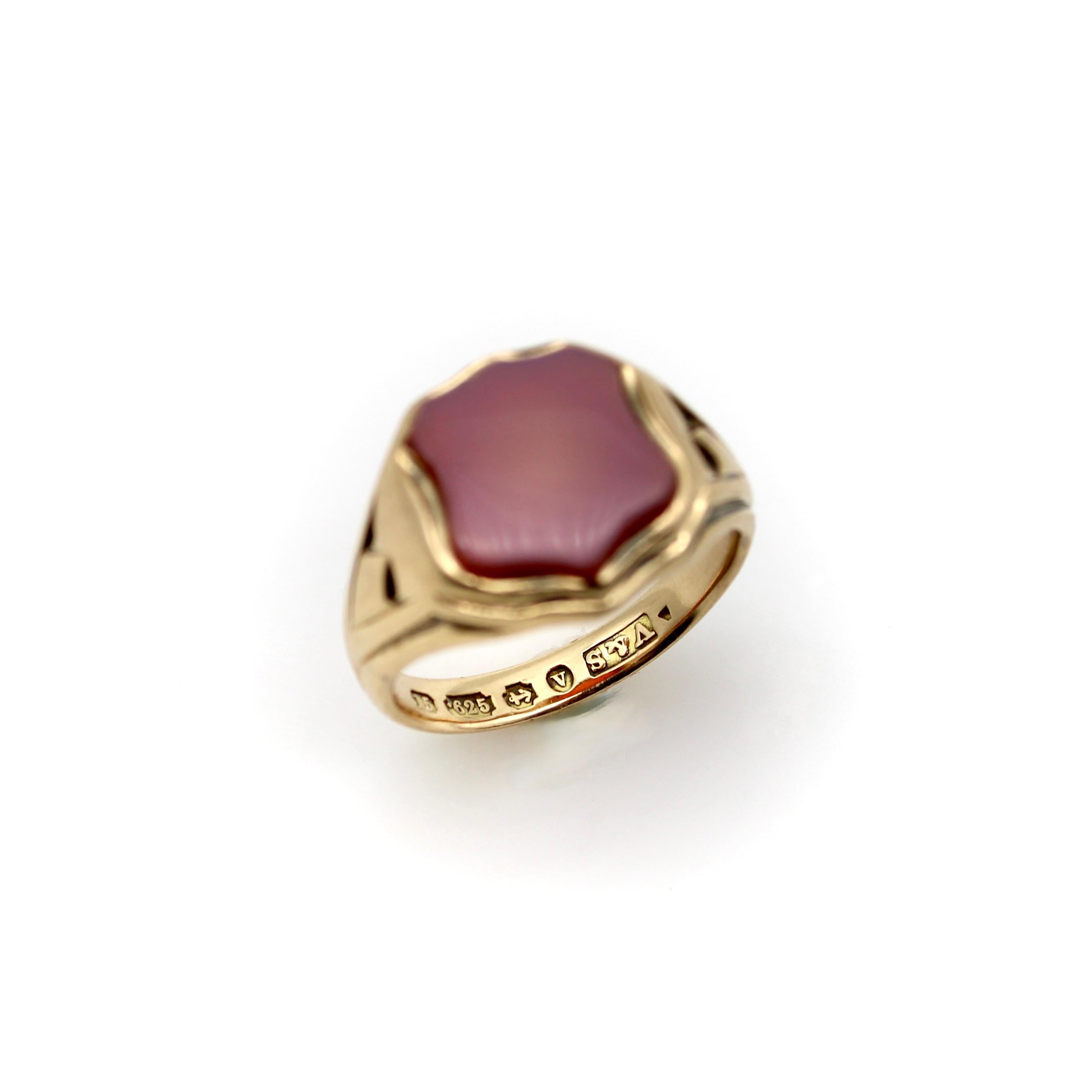 Shield Cut 15K Gold Victorian Banded Agate Shield Shaped Signet Ring For Sale