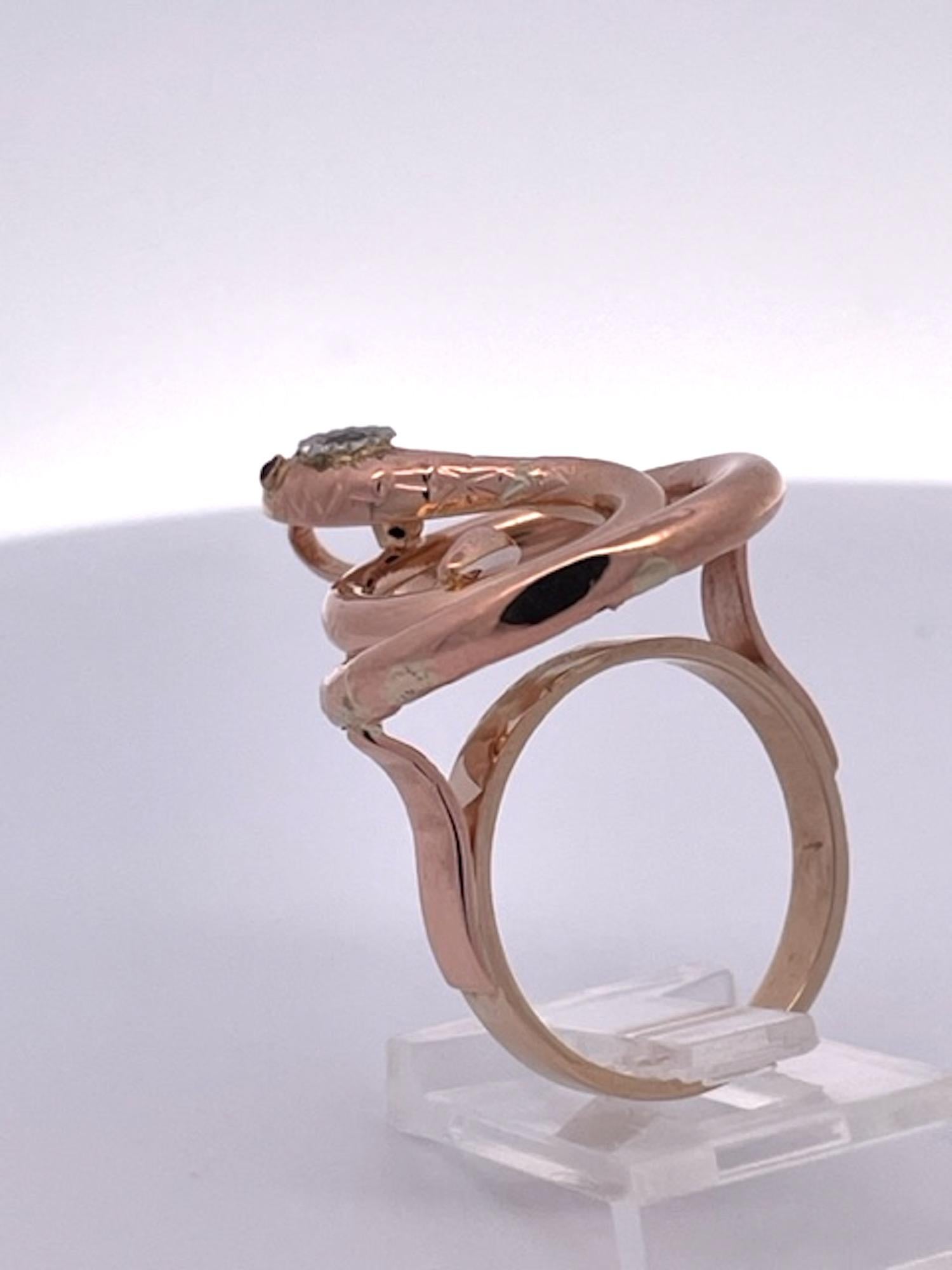 Women's or Men's 15K Snake Ring in Circular format For Sale