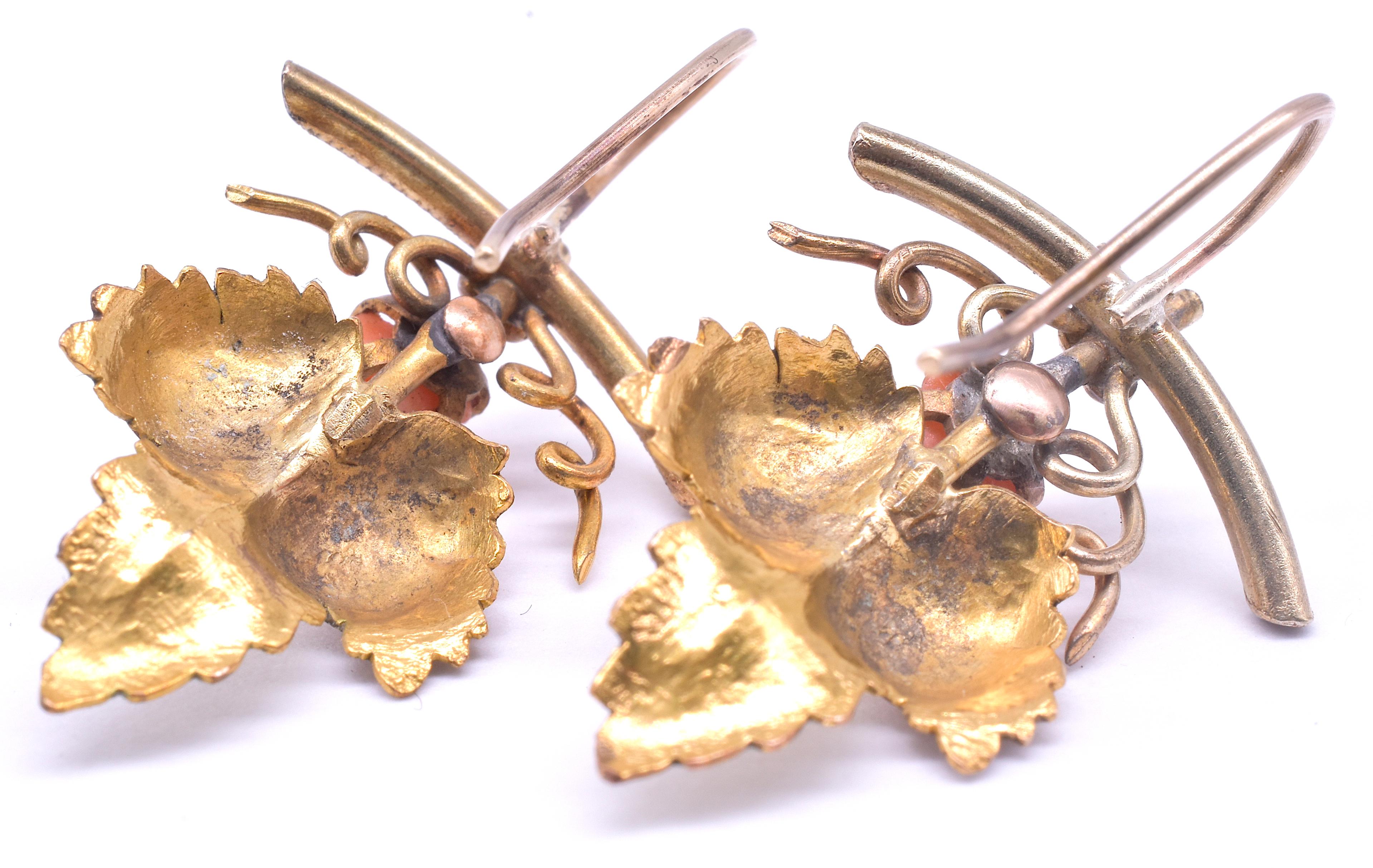 15 Karat Two Color Gold Coral Leaf Form Earrings, circa 1900 In Excellent Condition In Baltimore, MD