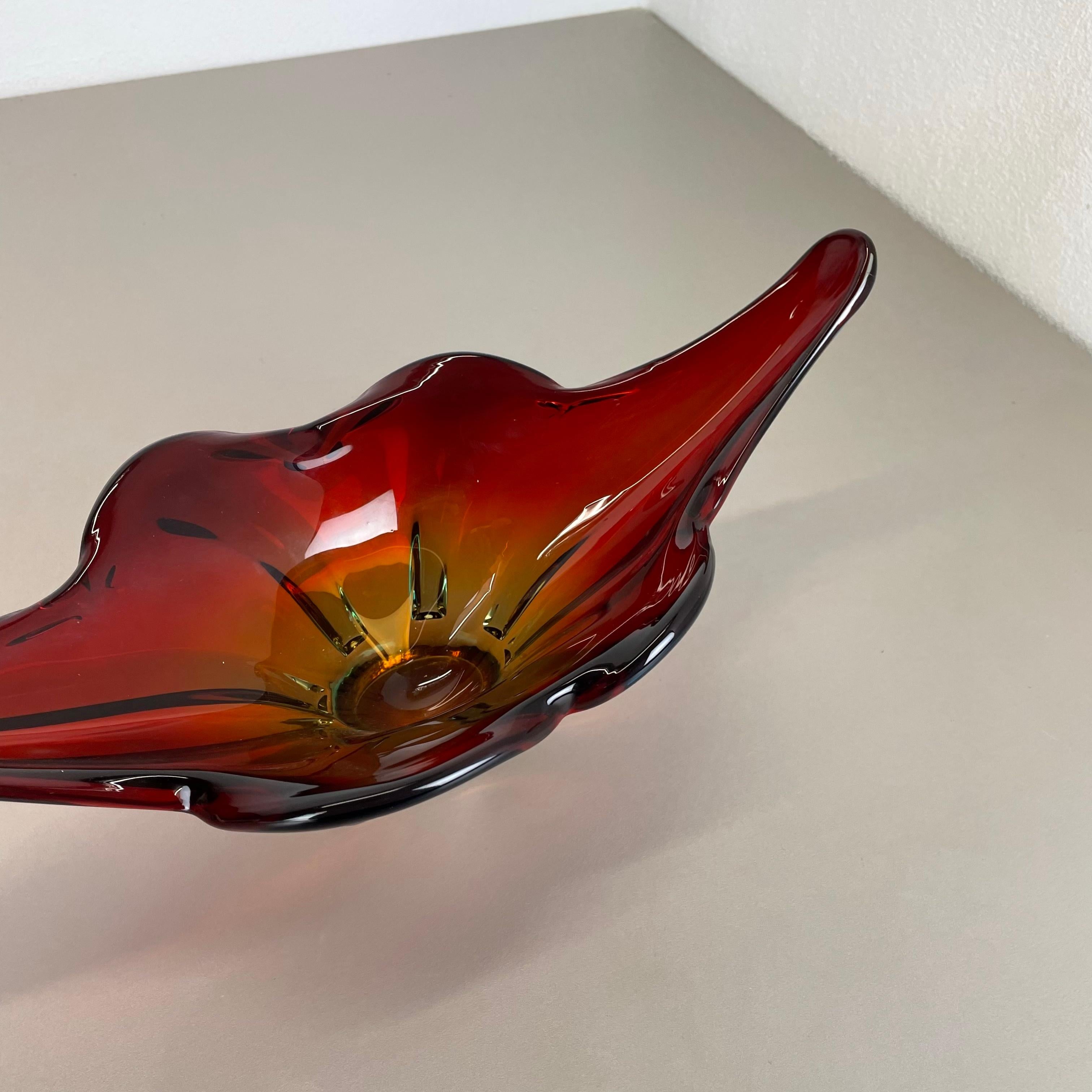 1.5kg Glass Bowl Shell Centerpiece by Flavio Poli Attrib., Murano, Italy, 1970s For Sale 10