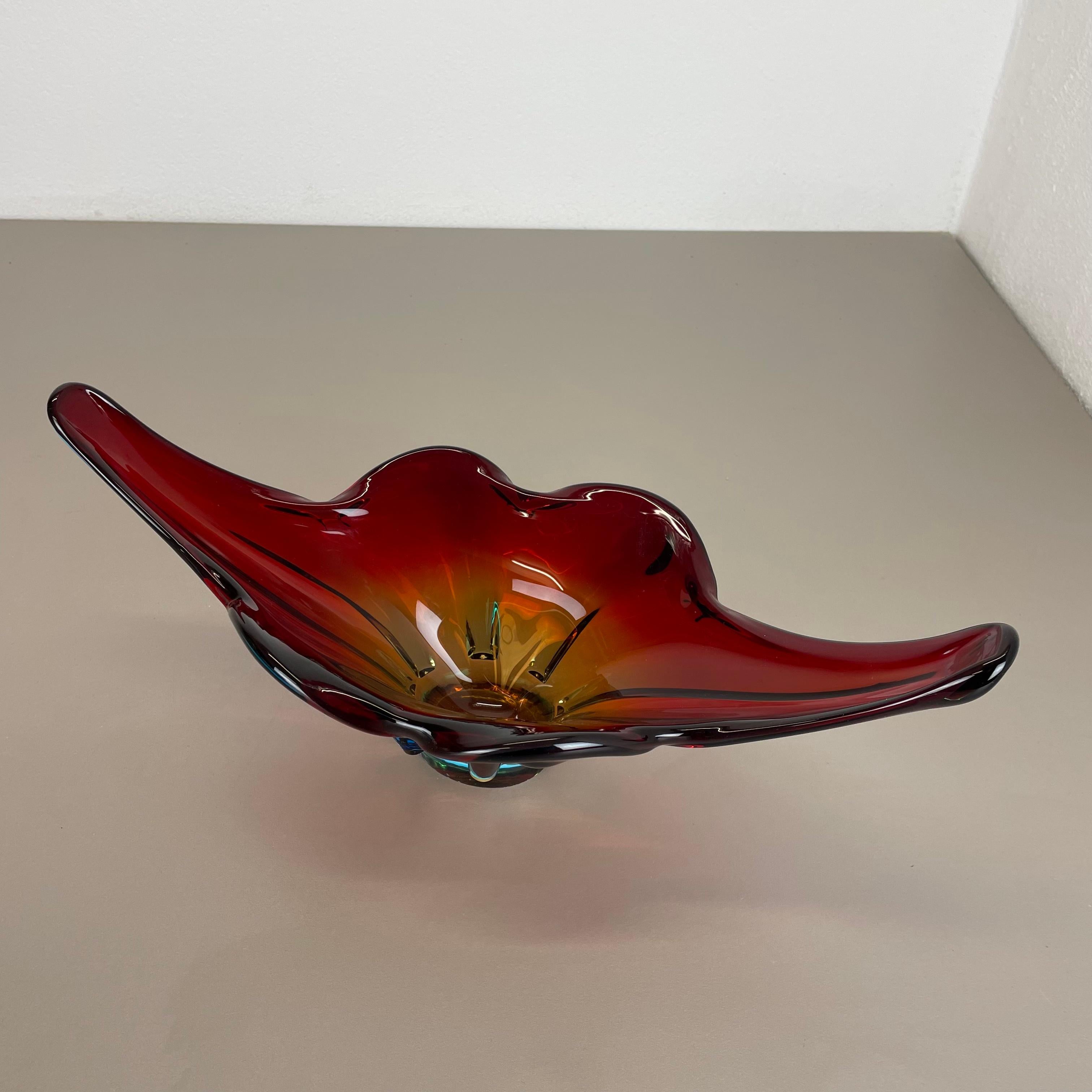 Italian 1.5kg Glass Bowl Shell Centerpiece by Flavio Poli Attrib., Murano, Italy, 1970s For Sale