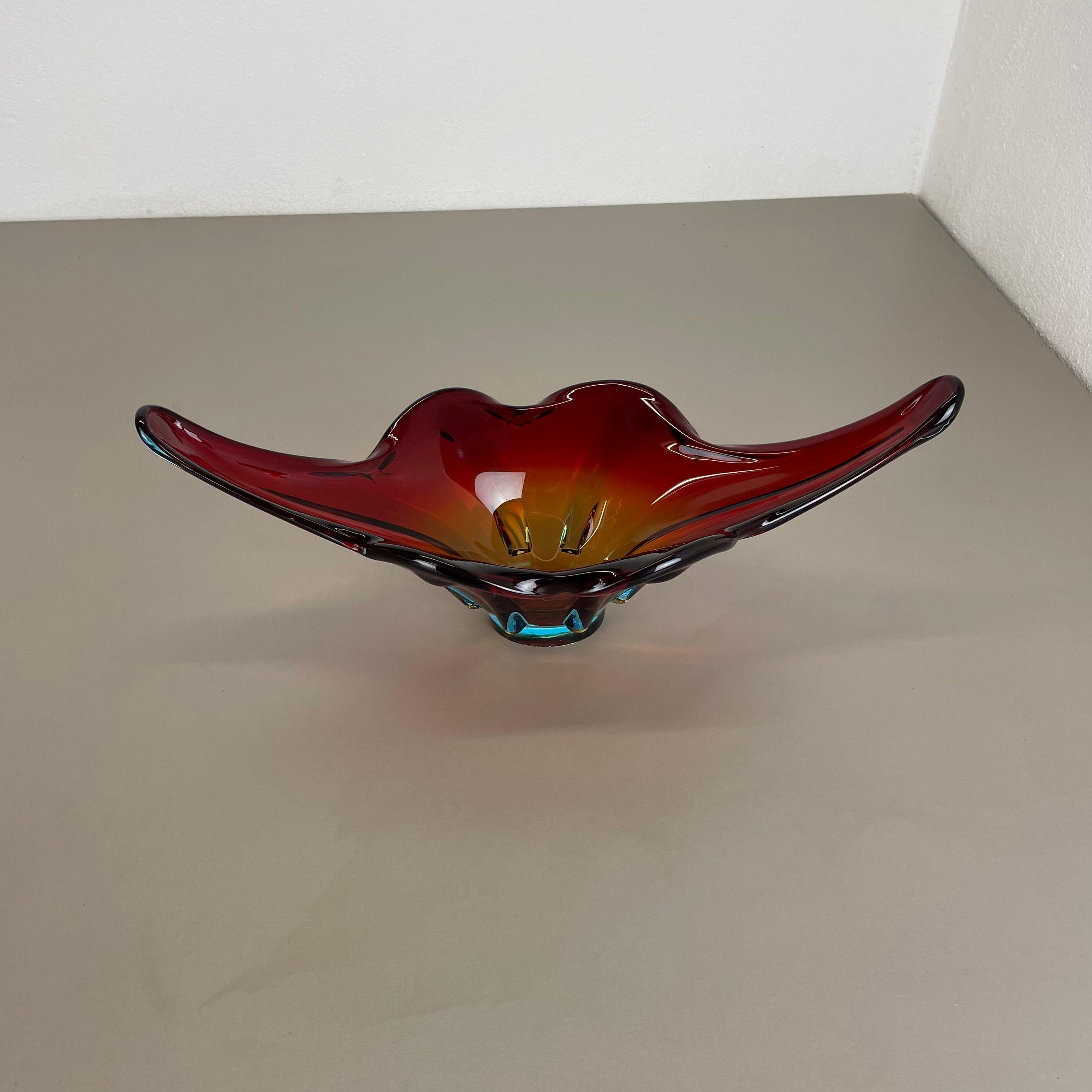 1.5kg Glass Bowl Shell Centerpiece by Flavio Poli Attrib., Murano, Italy, 1970s In Good Condition For Sale In Kirchlengern, DE