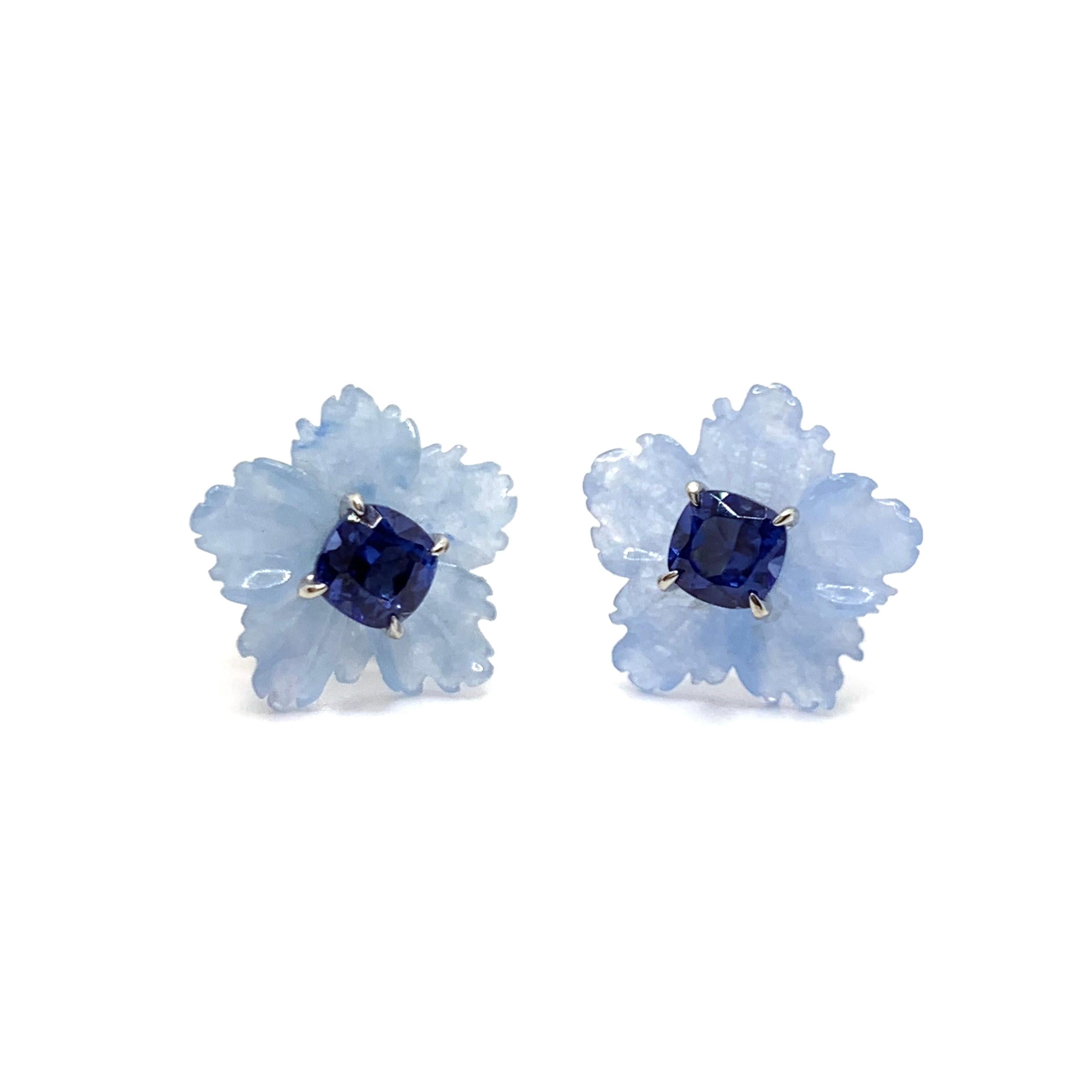15mm Carved Blue Quartzite Flower and Cushion Sapphire Silver Earrings In New Condition In Los Angeles, CA