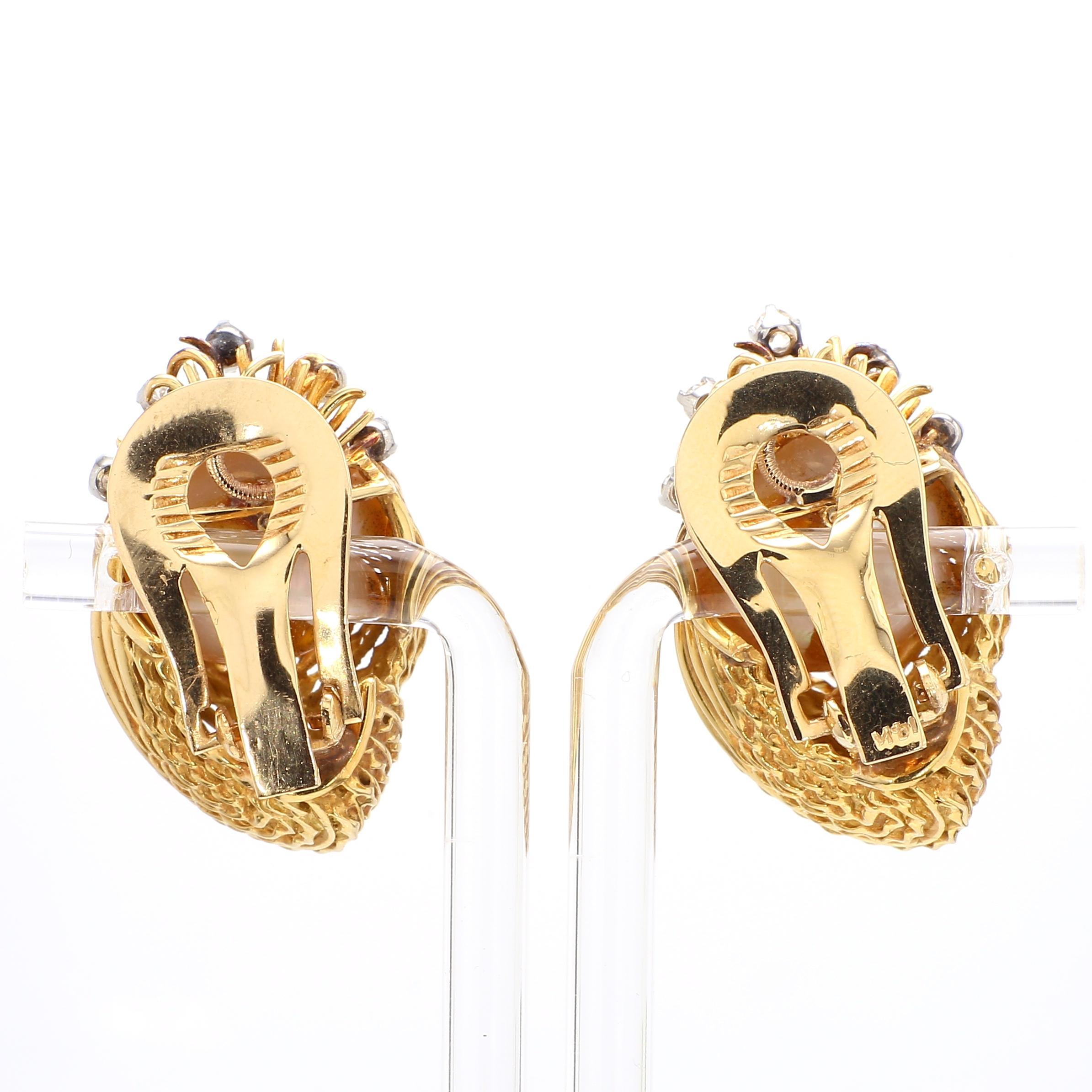 15mm Mabe Pearl & Diamond 14K Gold Retro Era Lever Back Earrings In condizioni ottime in vendita a Miami, FL