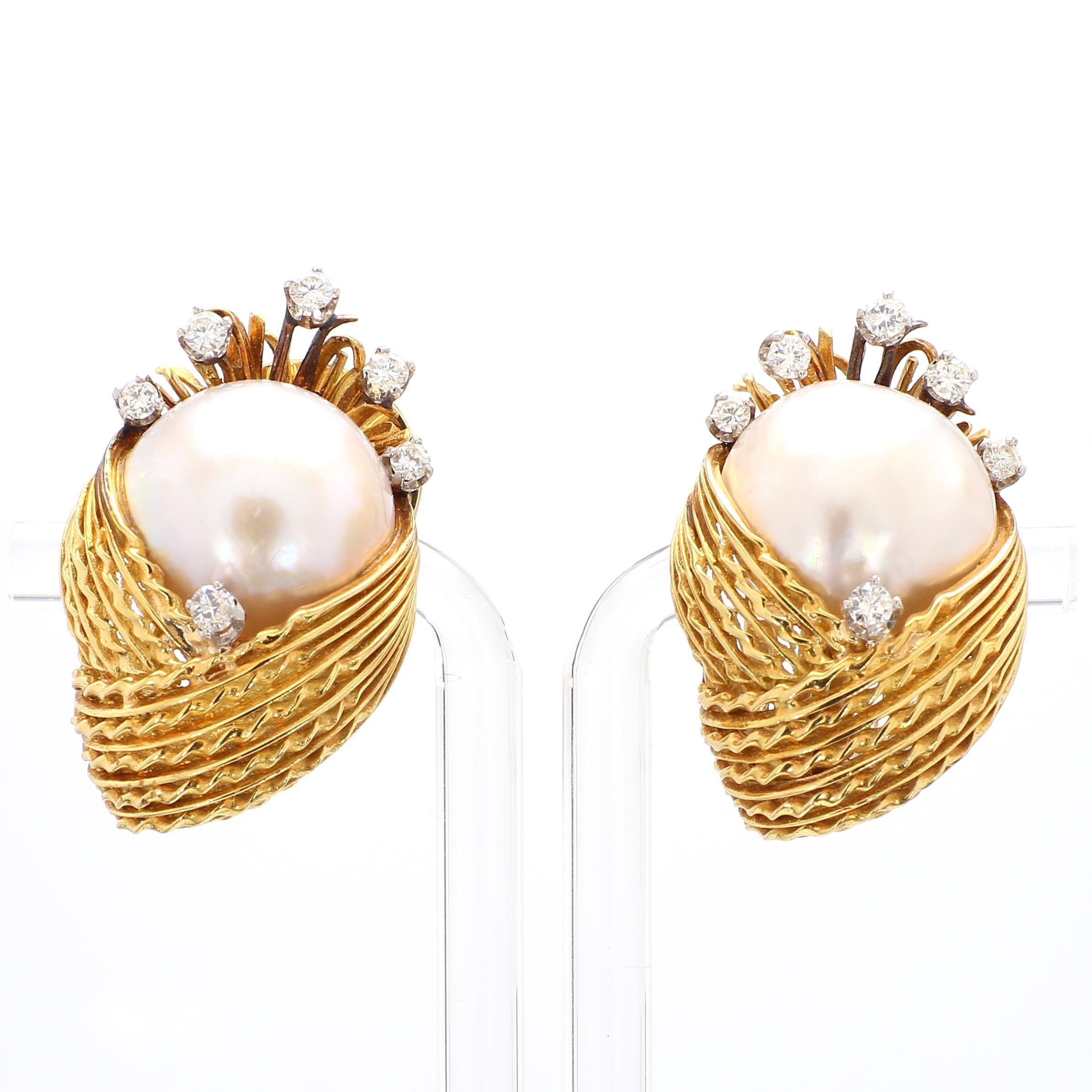 Donna 15mm Mabe Pearl & Diamond 14K Gold Retro Era Lever Back Earrings in vendita
