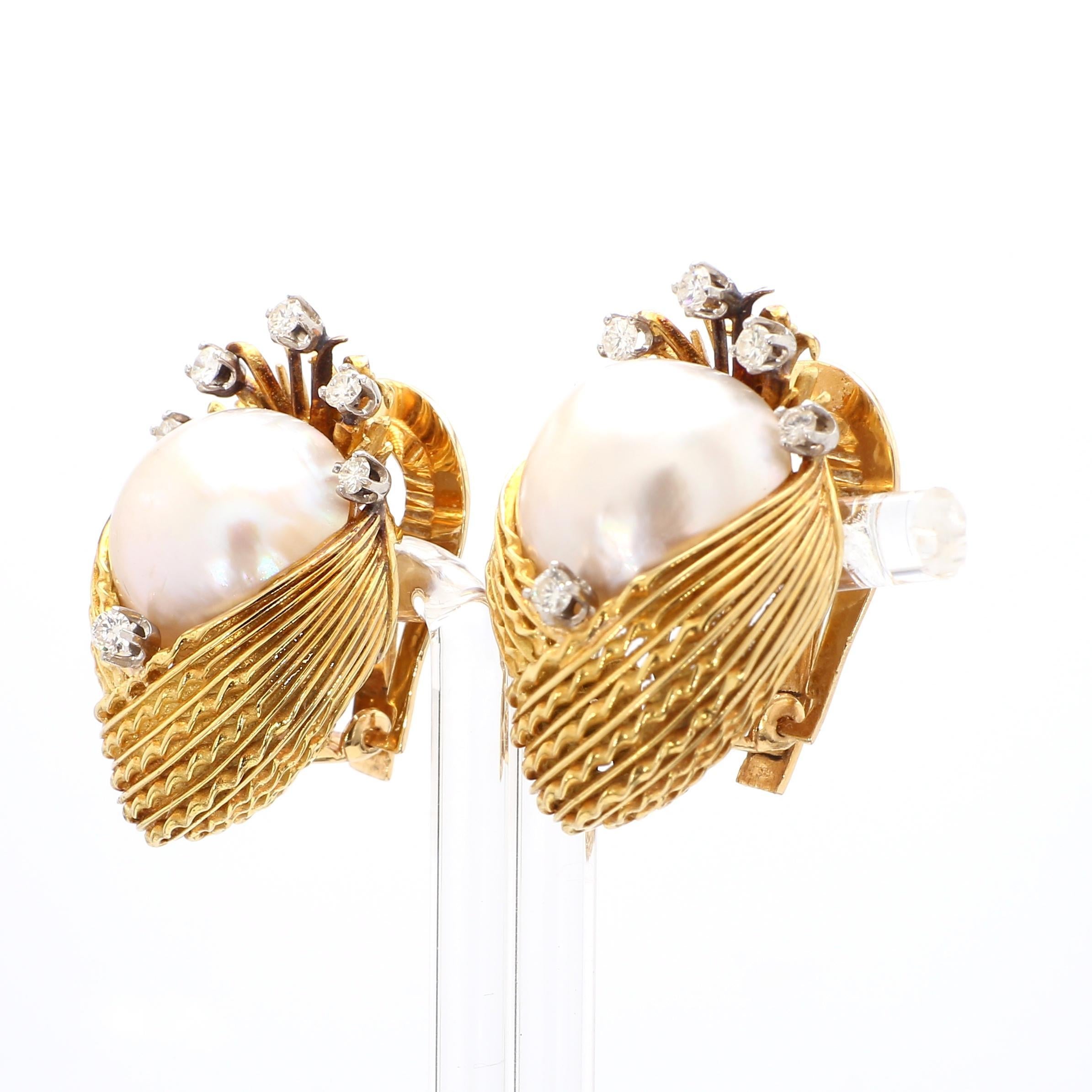 15mm Mabe Pearl & Diamond 14K Gold Retro Era Lever Back Earrings in vendita 1