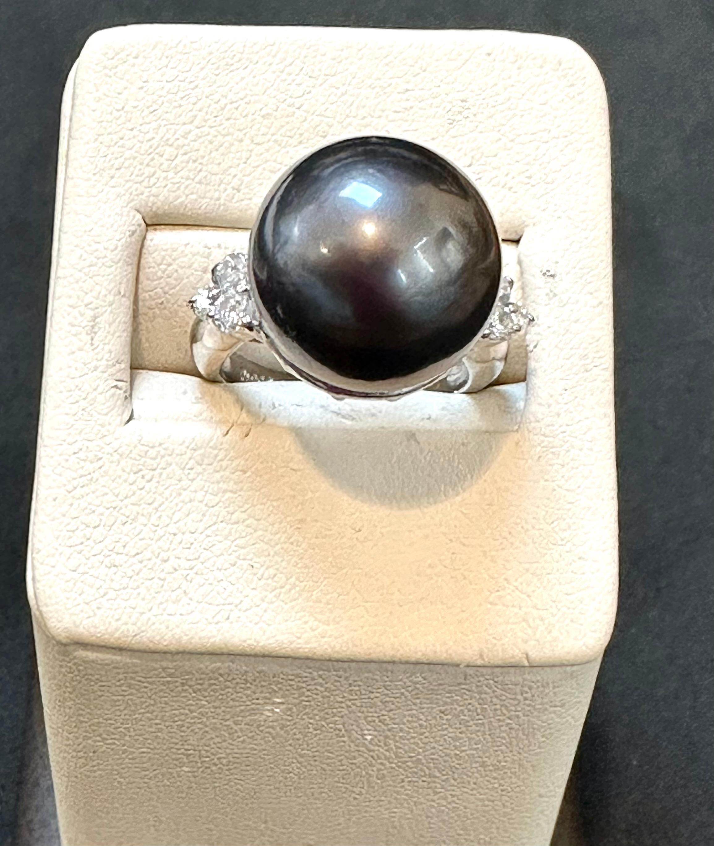 15MM  Round Black Tahitian  Pearl & Diamond Platinum Ring Size 5.5 In Excellent Condition For Sale In New York, NY