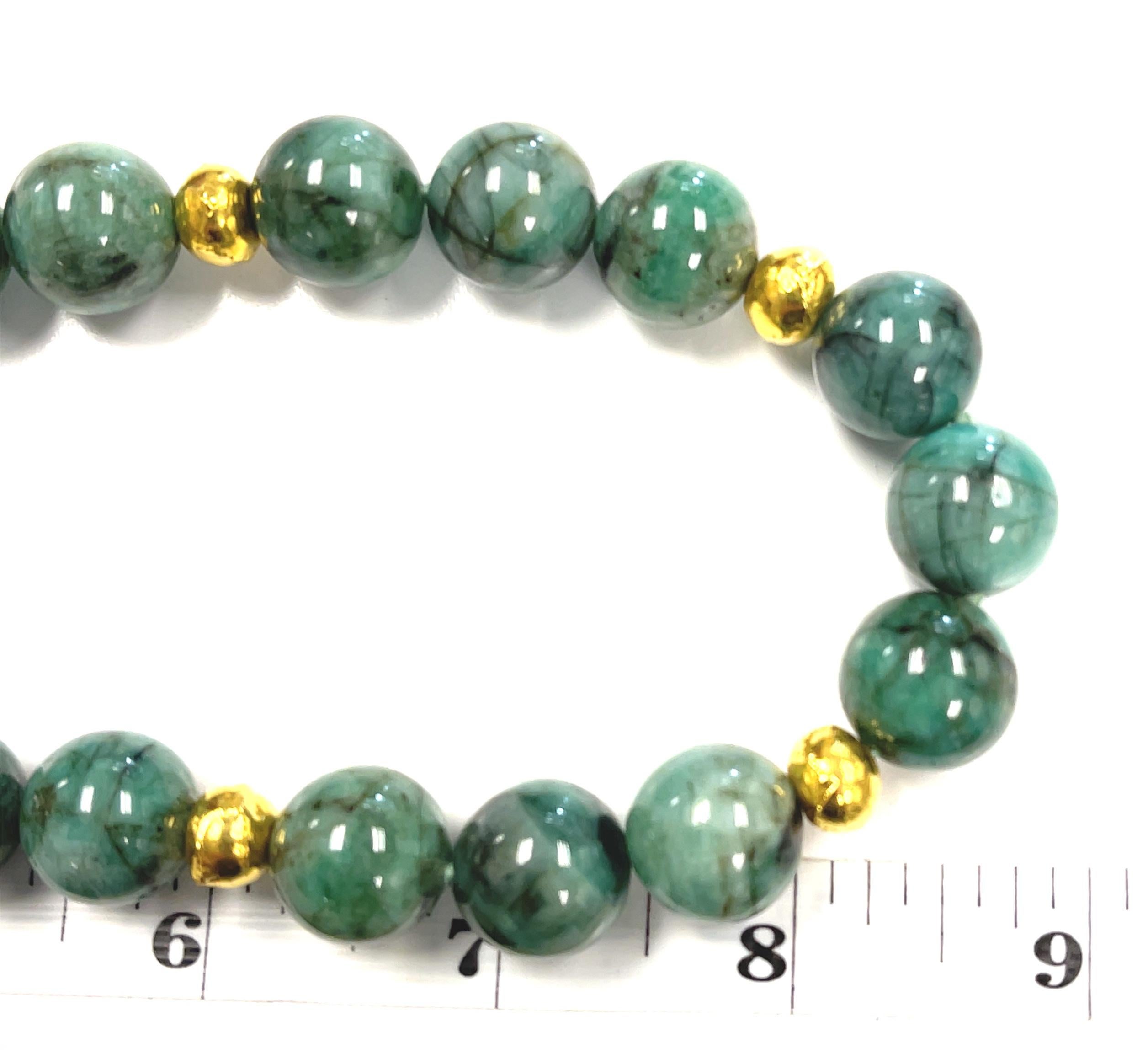 Collier de perles d'émeraudes rondes de 15 mm avec accents en or jaune, 18 pouces en vente 2
