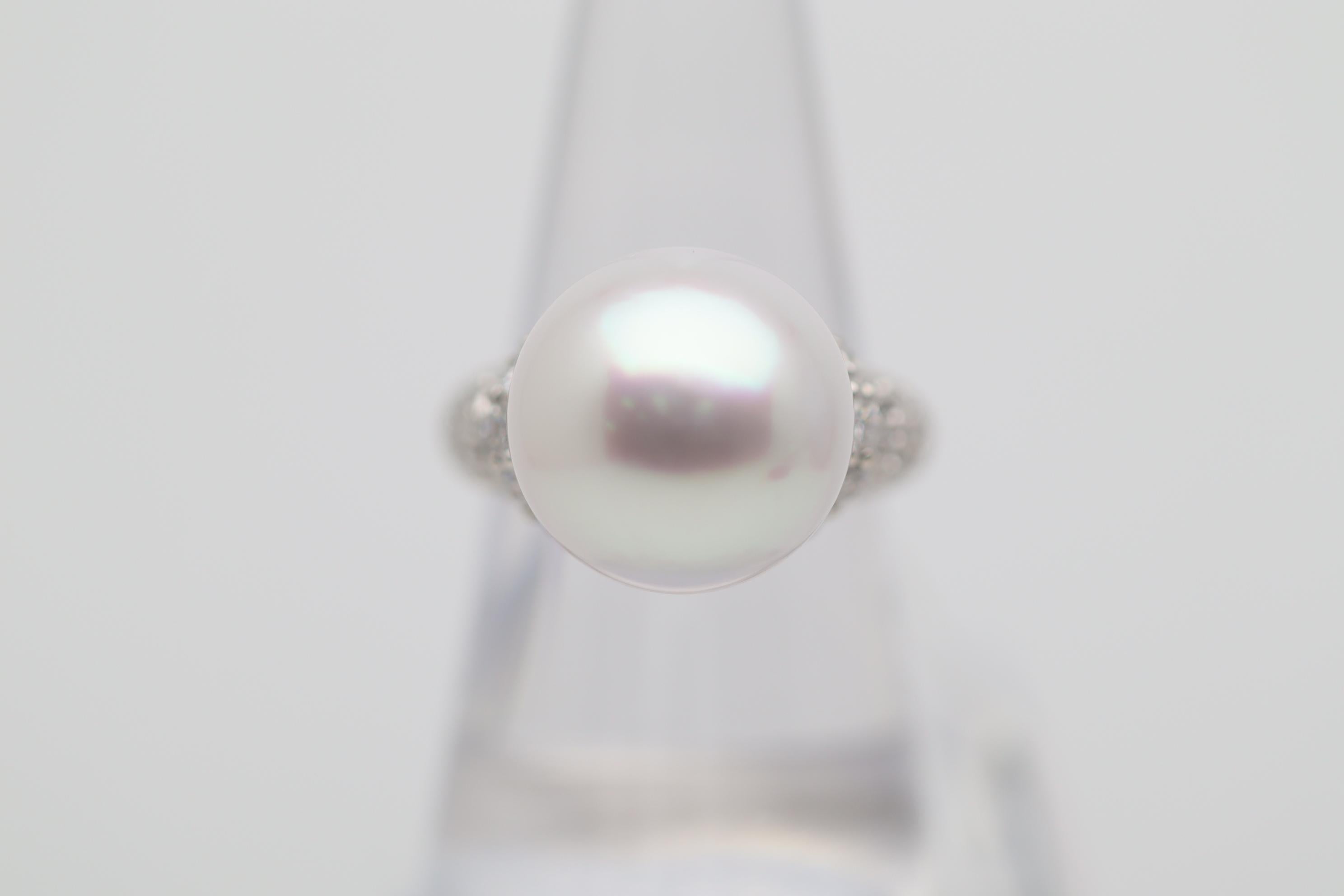 A lovely ring featuring a very fine south sea cultured pearl. The pearl measures a very impressive 15mm while having excellent luster and a strong and bright pink overtone that makes the pearl appear to glow. It is complemented by 0.80 carats of