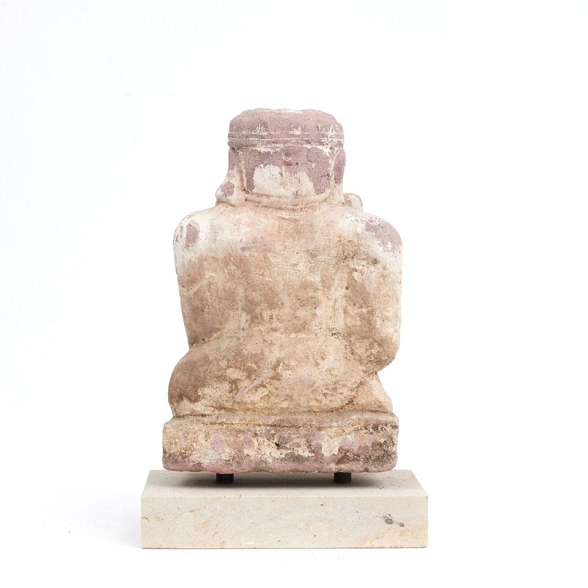 Autre Sculpture de gardien de pagode birmane en grès du 15e-16e siècle en vente