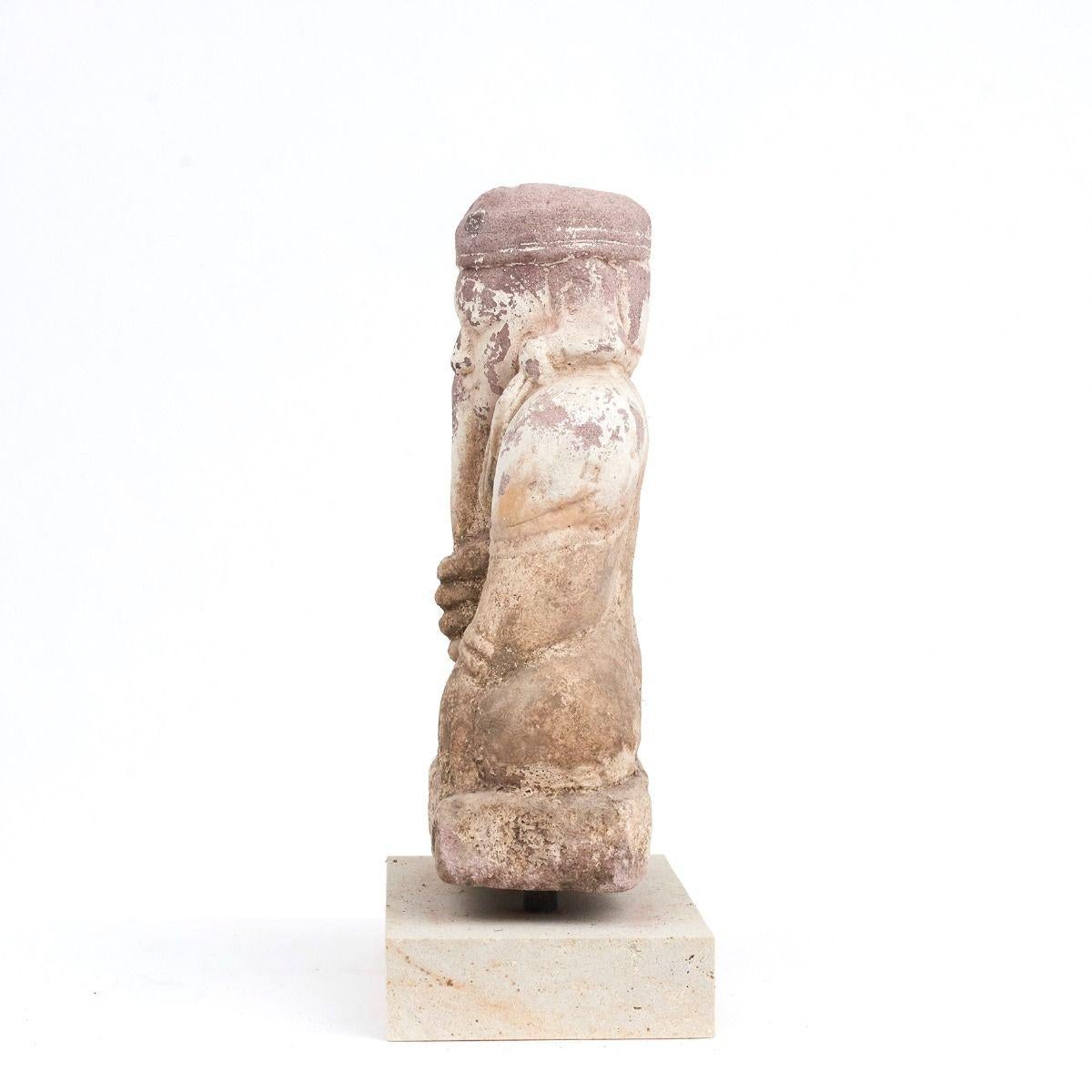 Birman Sculpture de gardien de pagode birmane en grès du 15e-16e siècle en vente