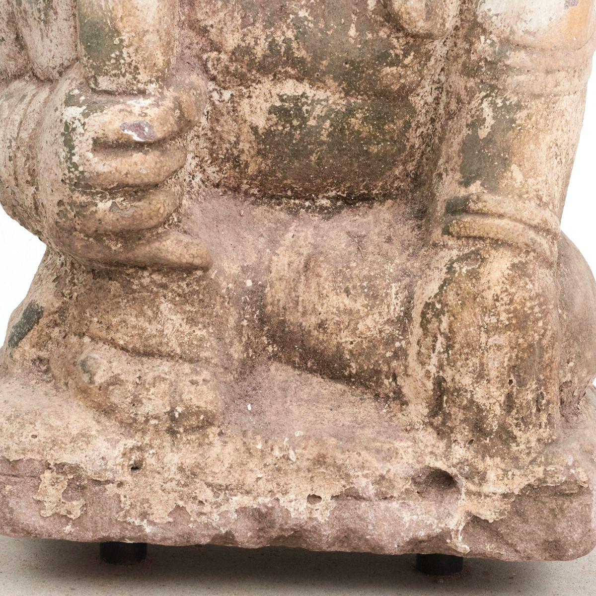 XVIIIe siècle et antérieur Sculpture de gardien de pagode birmane en grès du 15e-16e siècle en vente
