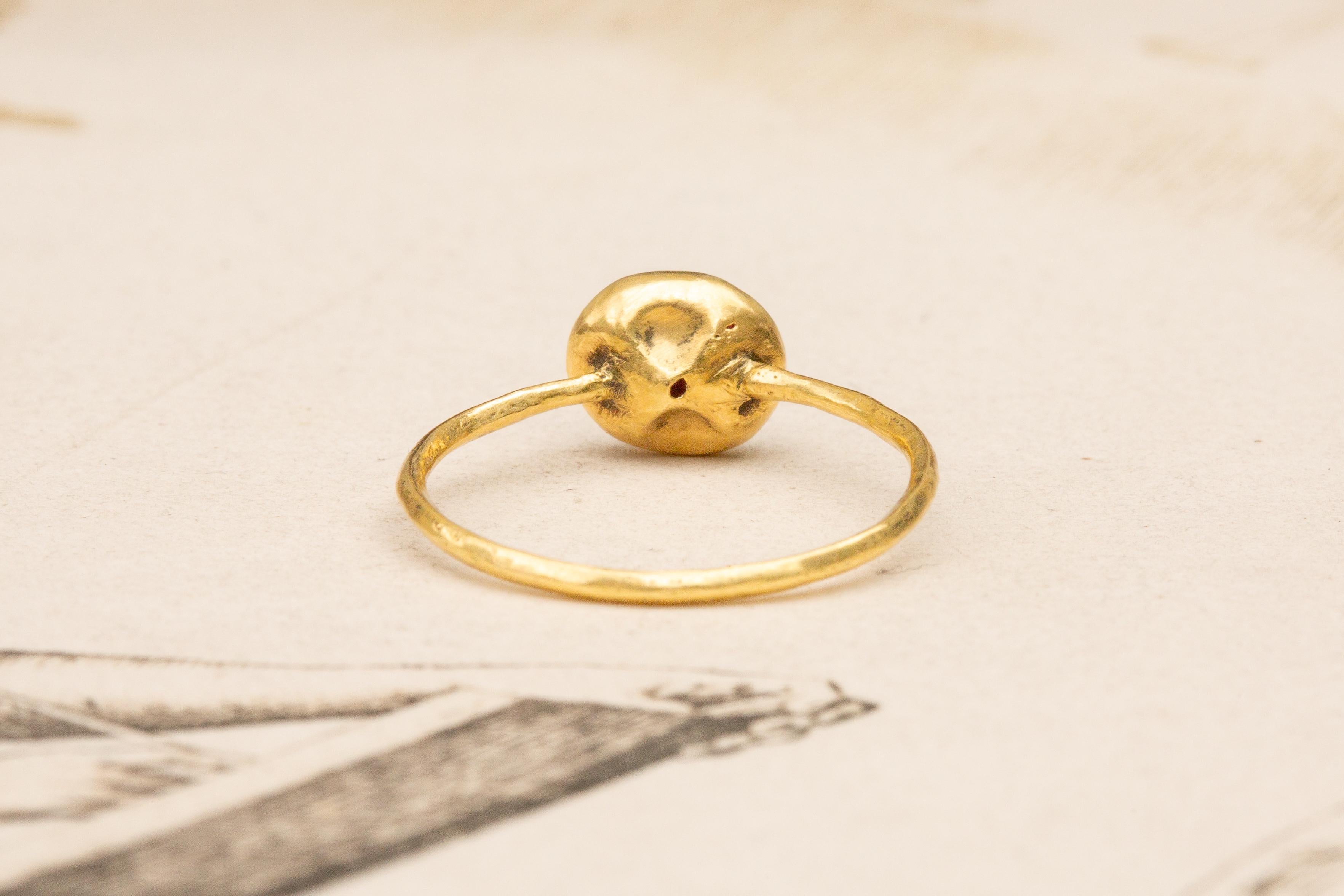 Goldring mit Carbuncle-Granat-Cabochon aus dem 15.-16. Jahrhundert, Mittelalterliche Renaissance 1