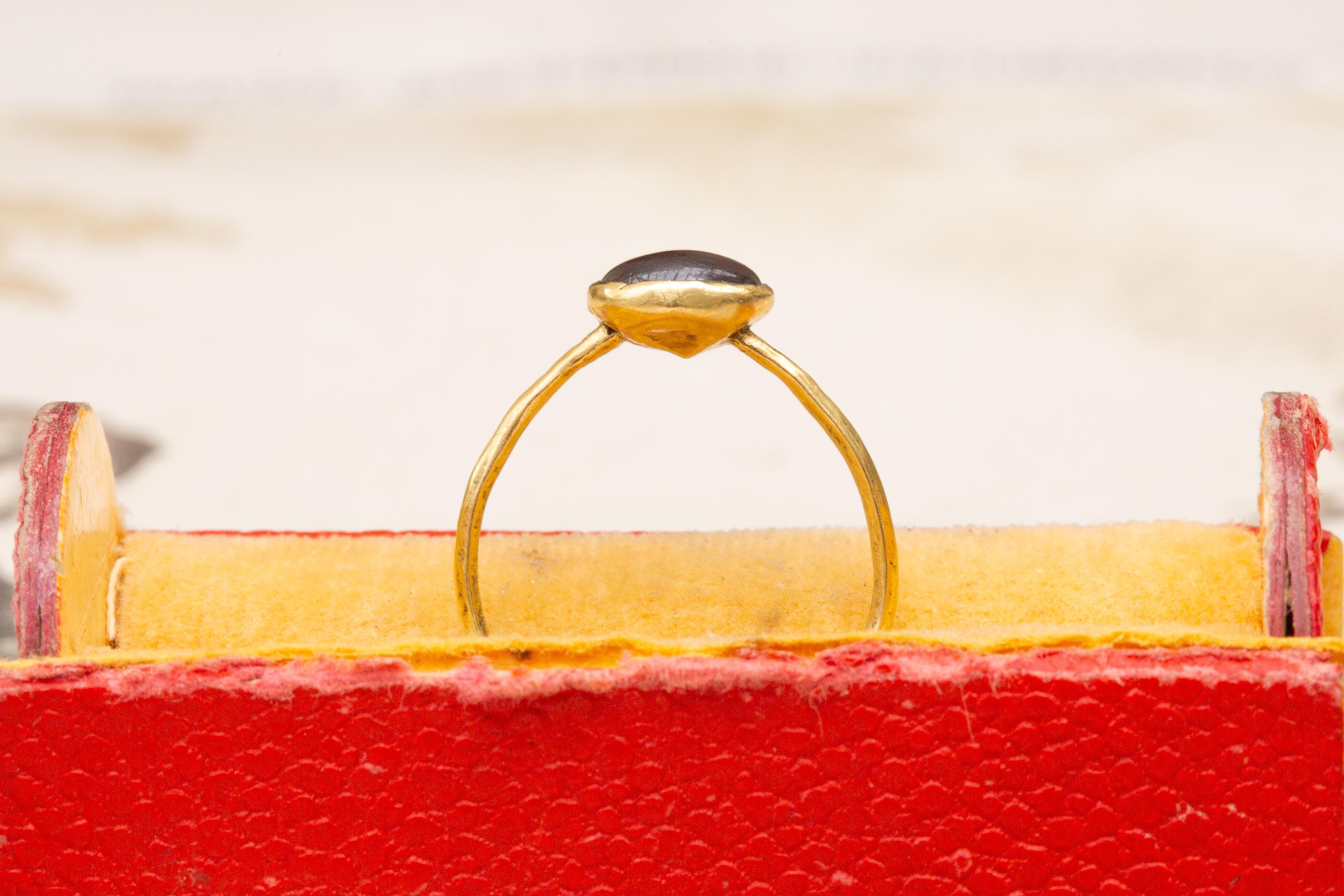 Goldring mit Carbuncle-Granat-Cabochon aus dem 15.-16. Jahrhundert, Mittelalterliche Renaissance 4