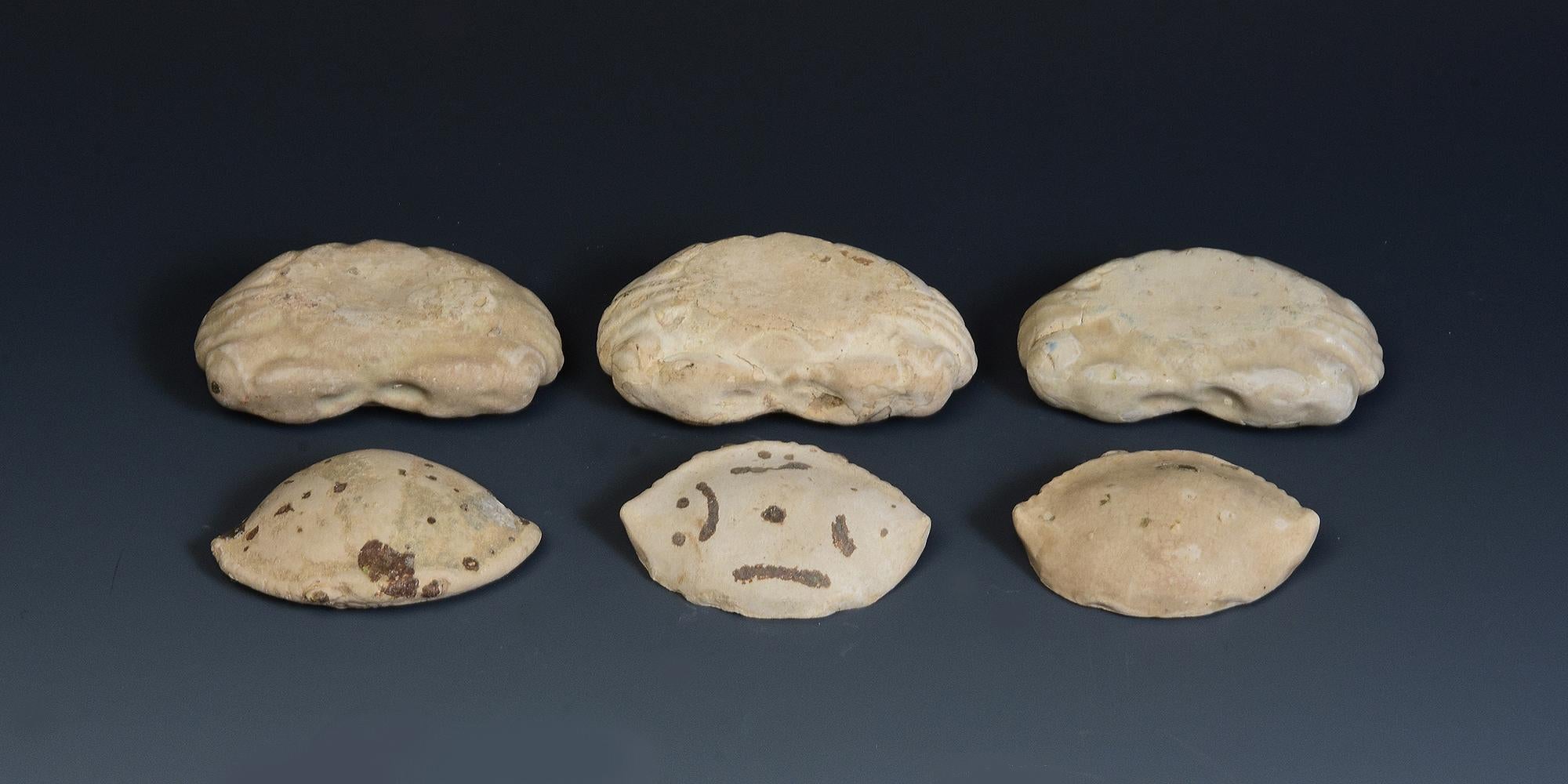15th C., A Set of Antique Hoi An Vietnamese Ceramic Covered Box in Crab Form 9