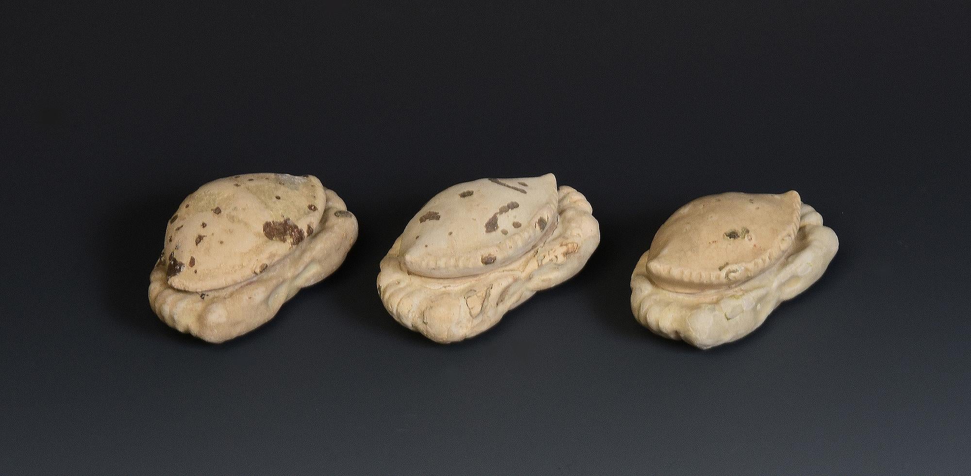 A set of antique Hoi An Vietnamese covered box in crab form.

Hoi An ceramics were excavated from the wreck of a vessel lost in the South China Sea in the mid to late 1500’s.
The ware is presumed to have its origin in Vietnam’s Red River Delta at