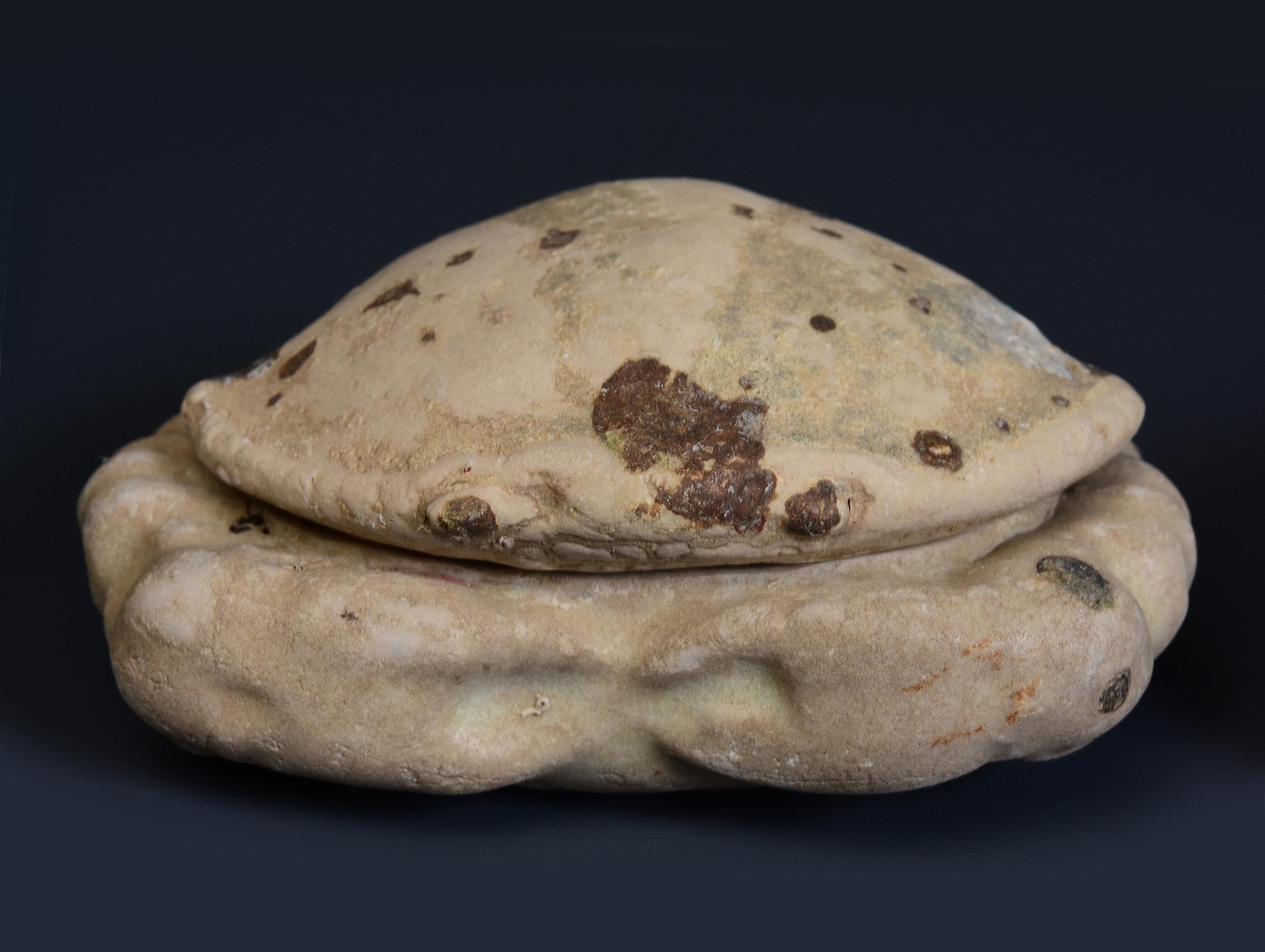 15th C., A Set of Antique Hoi An Vietnamese Ceramic Covered Box in Crab Form 1