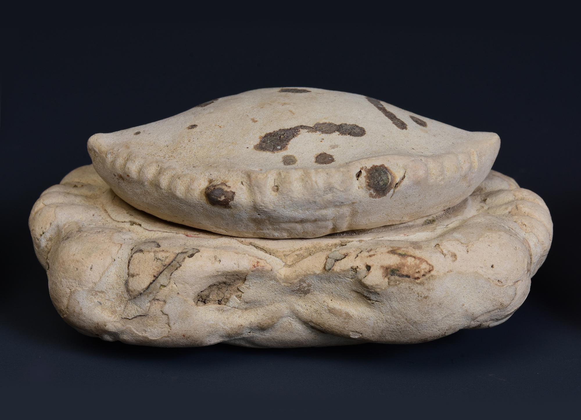 15th C., A Set of Antique Hoi An Vietnamese Ceramic Covered Box in Crab Form 2