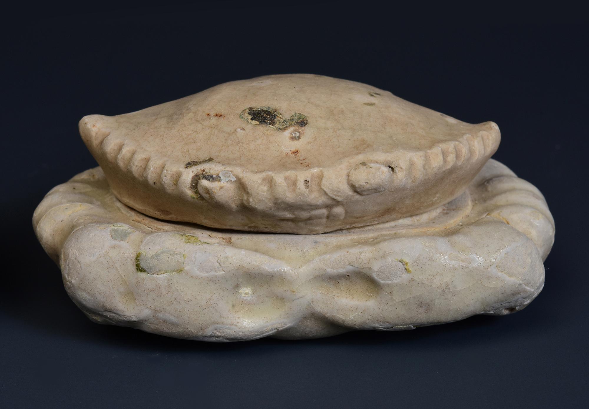 15th C., A Set of Antique Hoi An Vietnamese Ceramic Covered Box in Crab Form 3