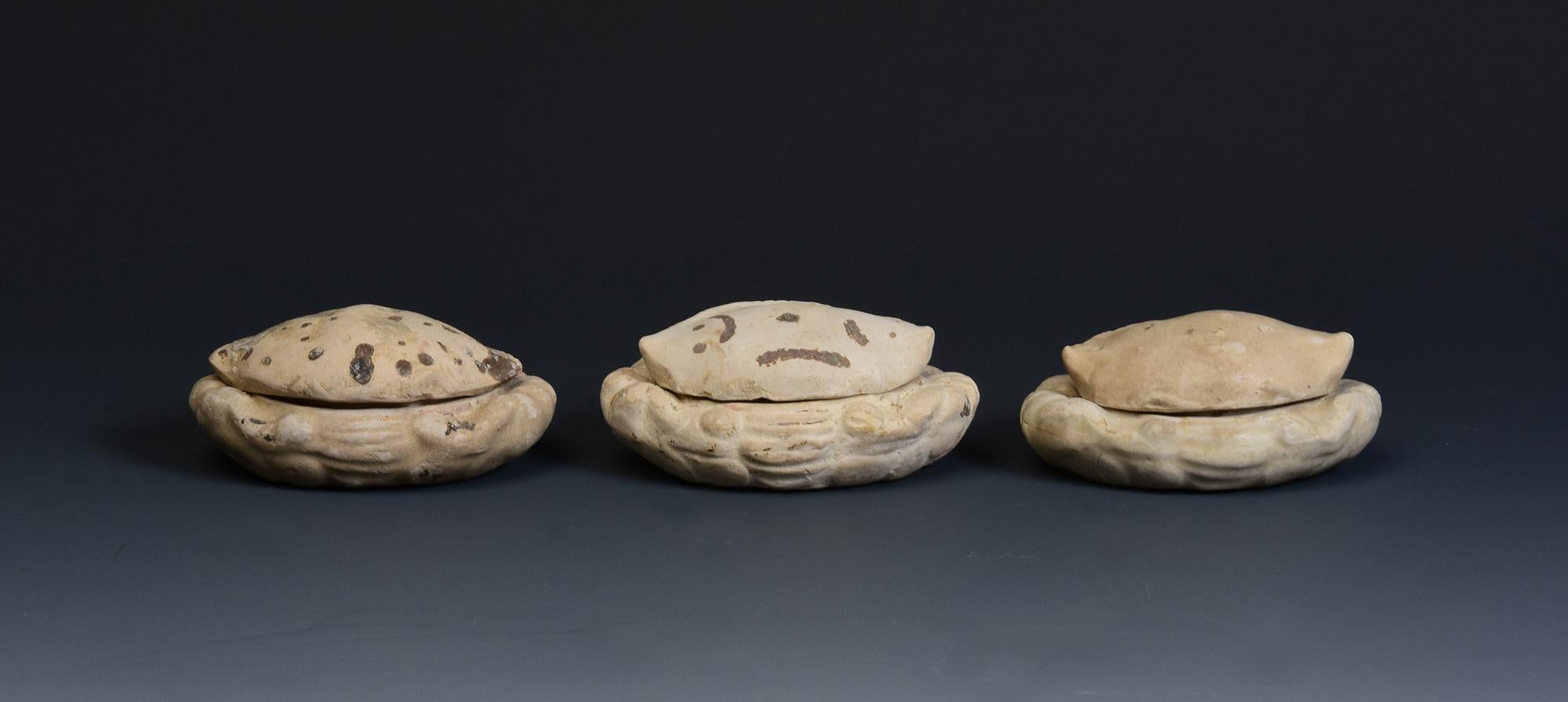 15th C., A Set of Antique Hoi An Vietnamese Ceramic Covered Box in Crab Form 5