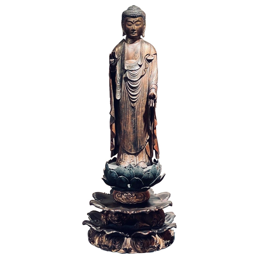Escultura japonesa de Amida Nyorai sobre una base de loto, del siglo XV (período Muromachi), circa 1450