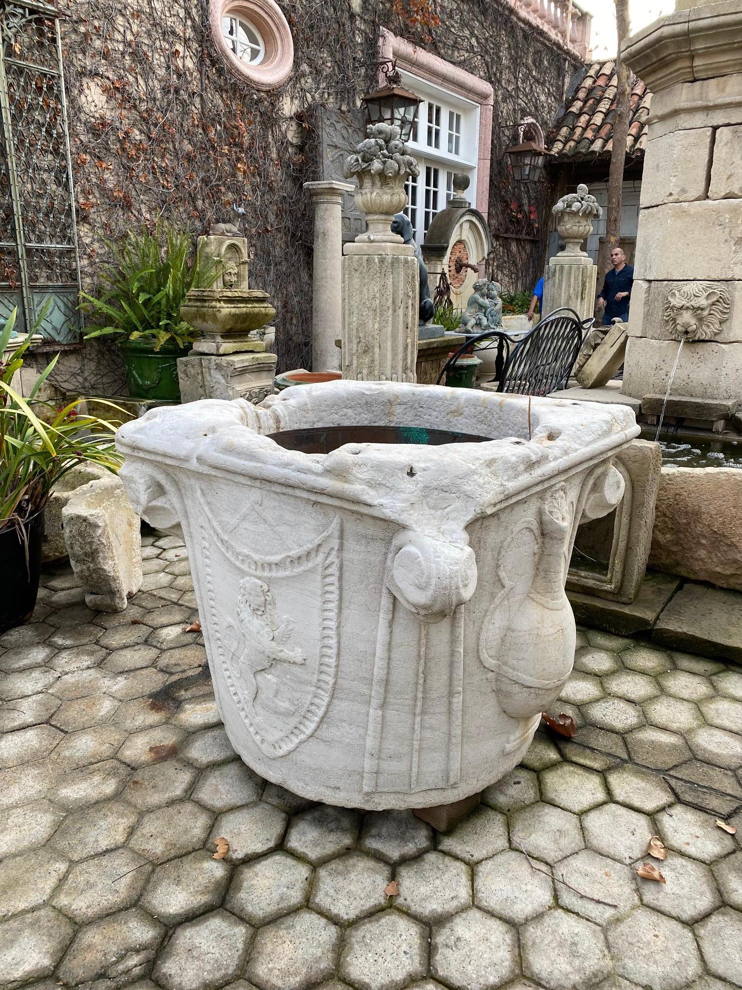 Renaissance Wellhead Hand Carved Marble Container Planter Basin Water Fountain  For Sale 1