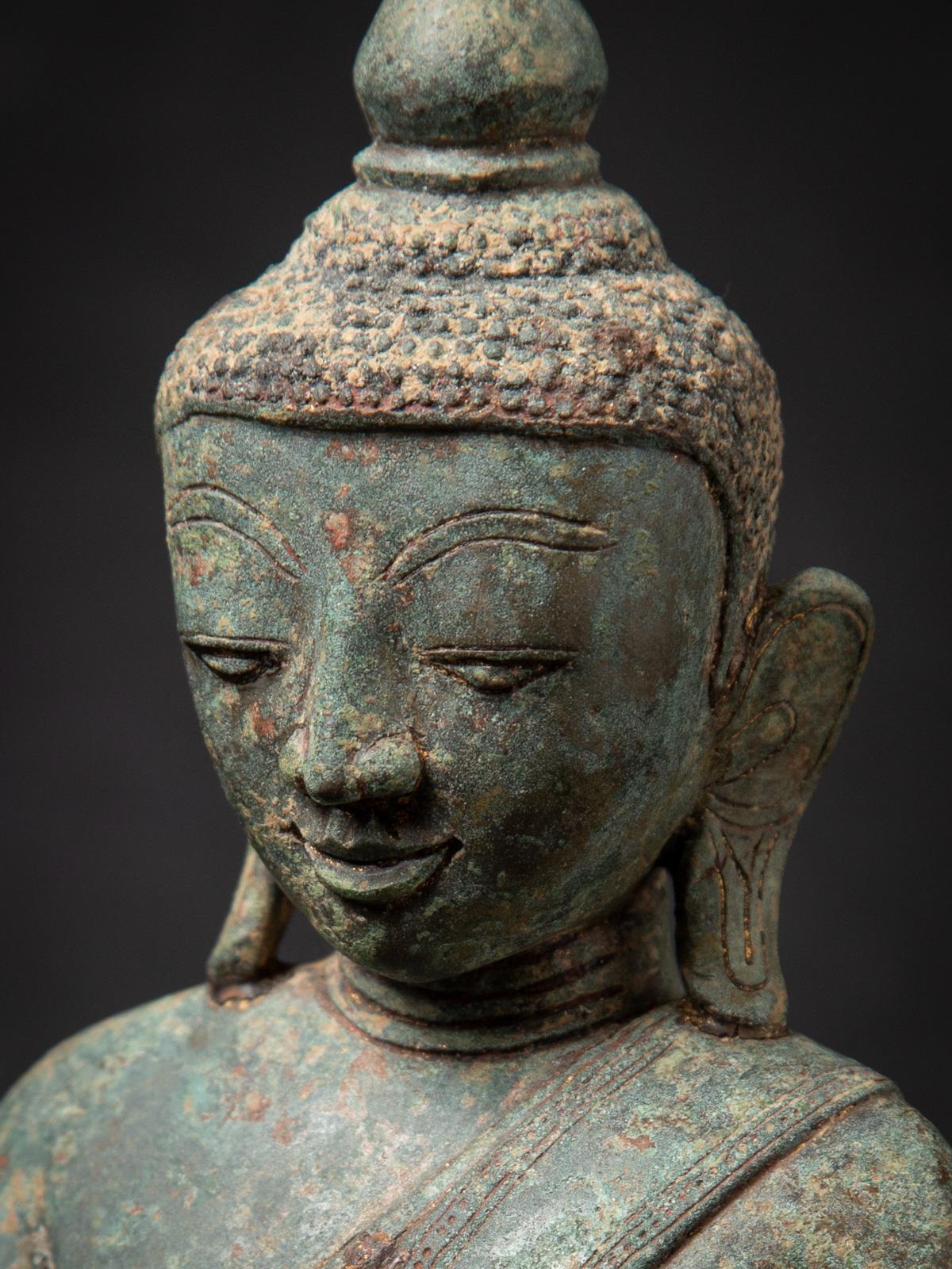 Statua di Ava Buddha birmana in bronzo antico del XV secolo con Bhumisparsha Mudra in vendita 4