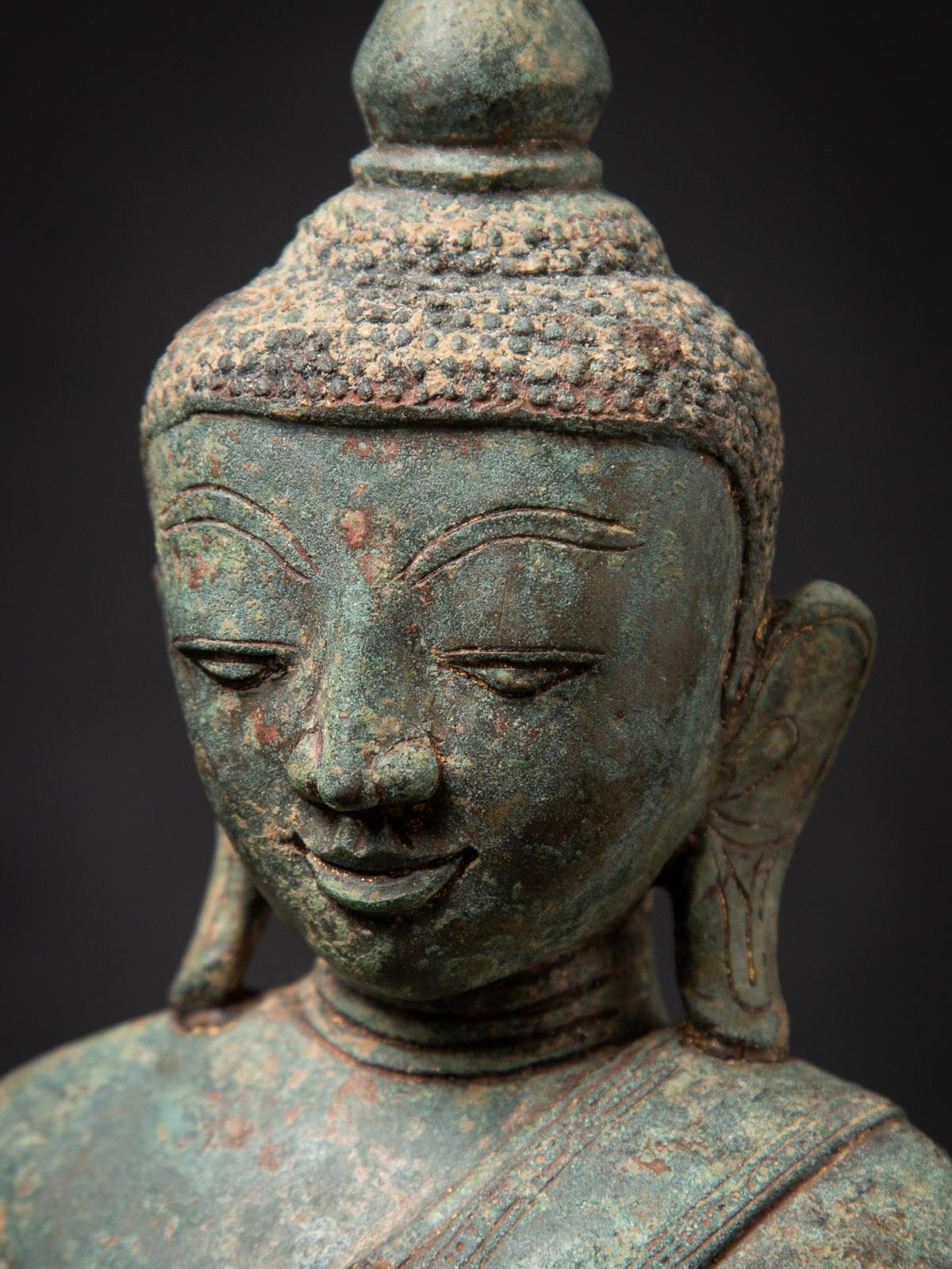 Statua di Ava Buddha birmana in bronzo antico del XV secolo con Bhumisparsha Mudra in vendita 7