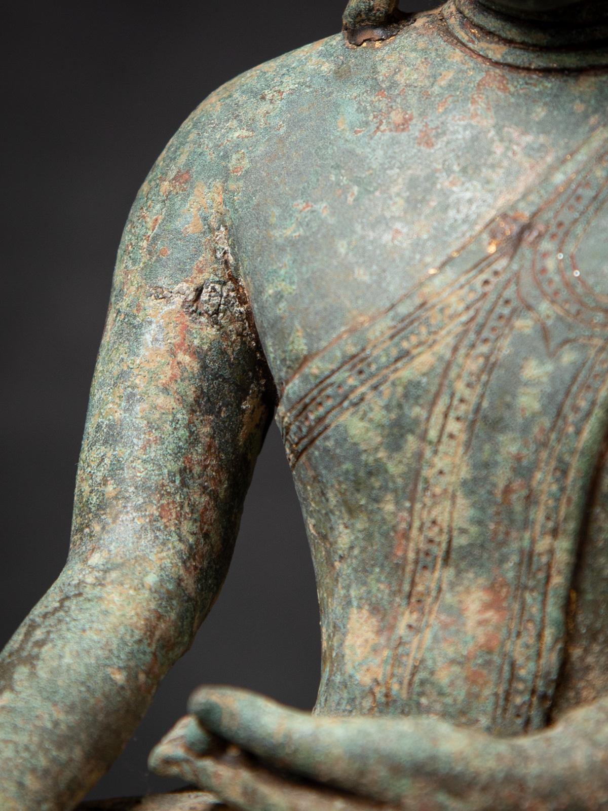 Statua di Ava Buddha birmana in bronzo antico del XV secolo con Bhumisparsha Mudra in vendita 8
