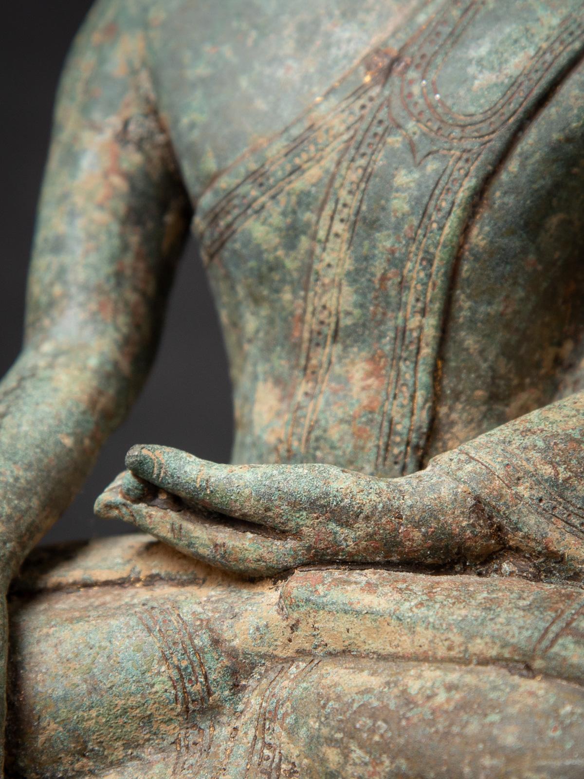 Statua di Ava Buddha birmana in bronzo antico del XV secolo con Bhumisparsha Mudra in vendita 10
