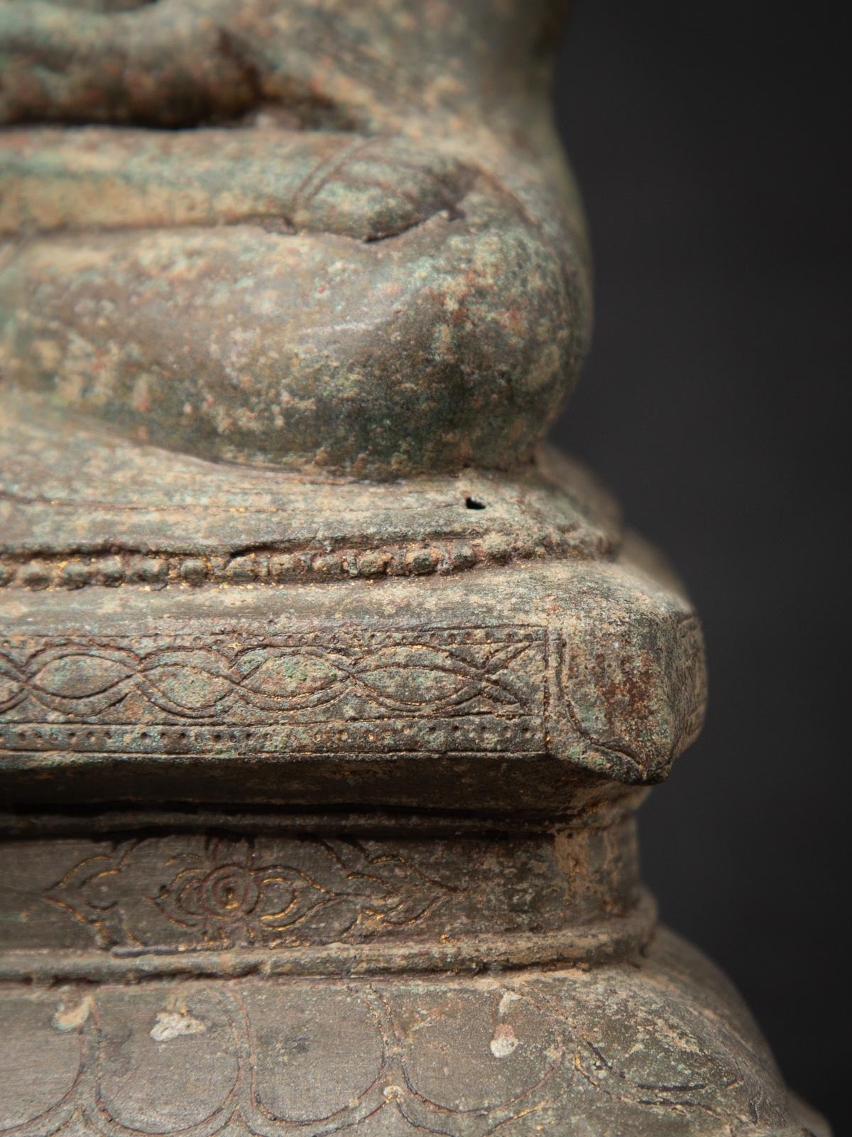 Statua di Ava Buddha birmana in bronzo antico del XV secolo con Bhumisparsha Mudra in vendita 11