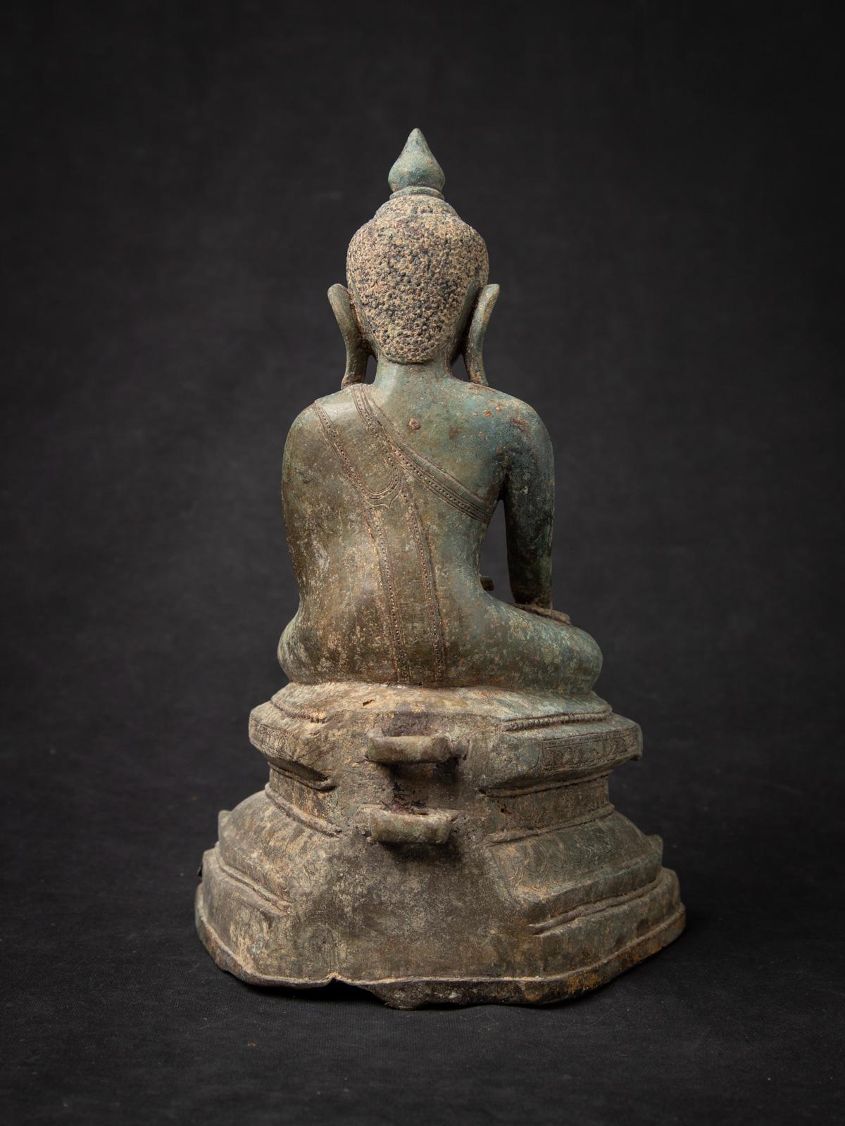 Birmano Statua di Ava Buddha birmana in bronzo antico del XV secolo con Bhumisparsha Mudra in vendita