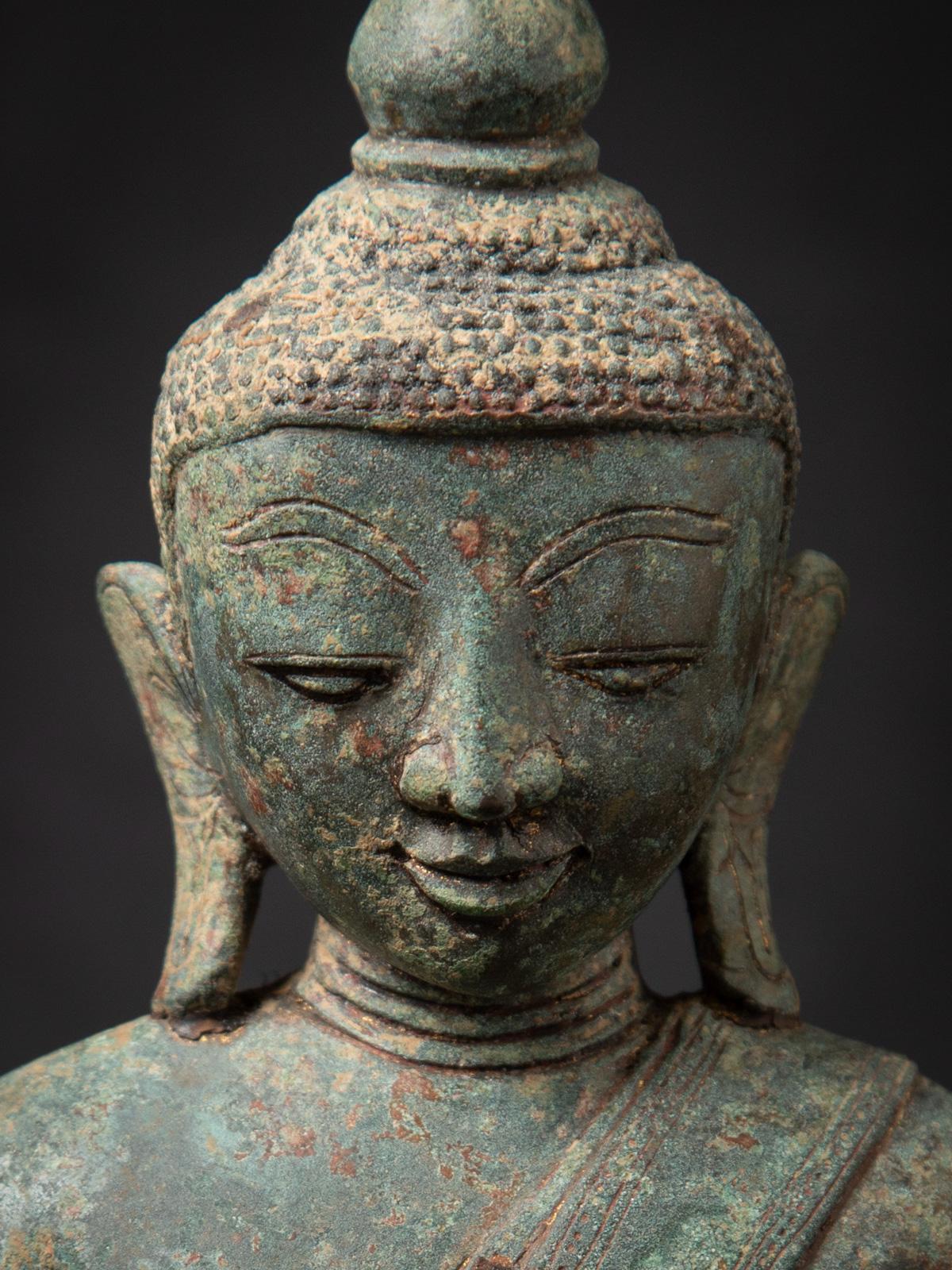 Statua di Ava Buddha birmana in bronzo antico del XV secolo con Bhumisparsha Mudra in vendita 2