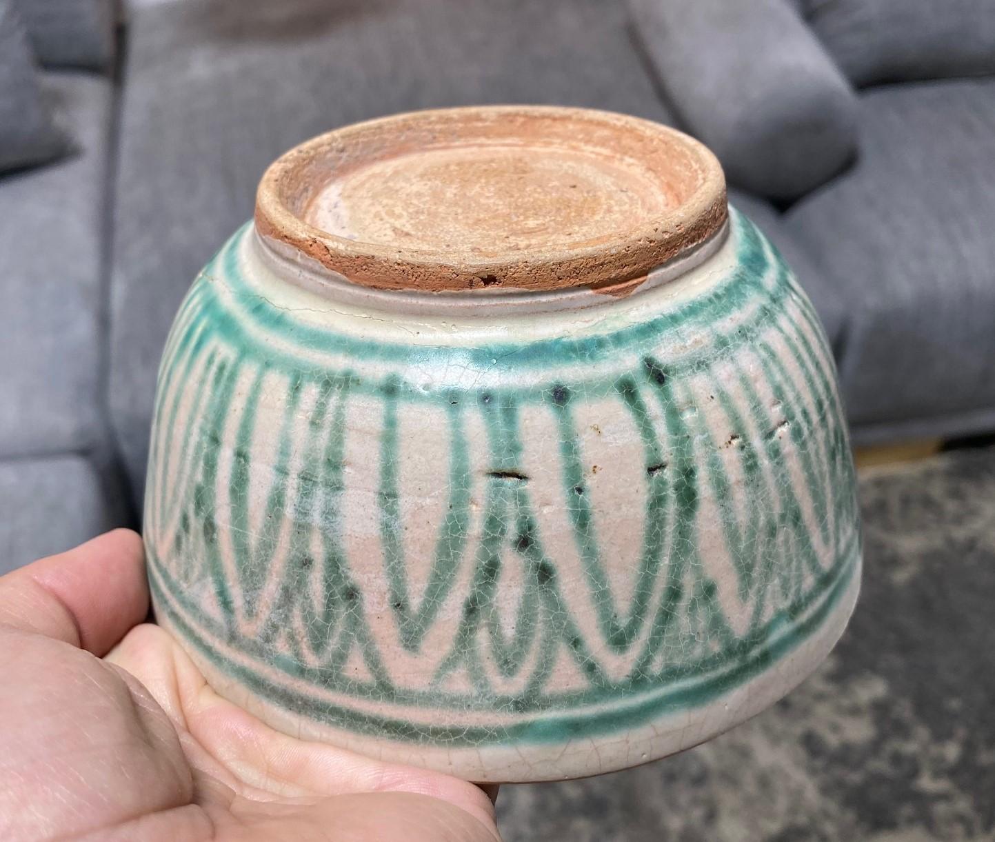 15th Century Antique Burma 'Myanmar' Burmese Green & White Pottery Ceramic Bowl For Sale 8