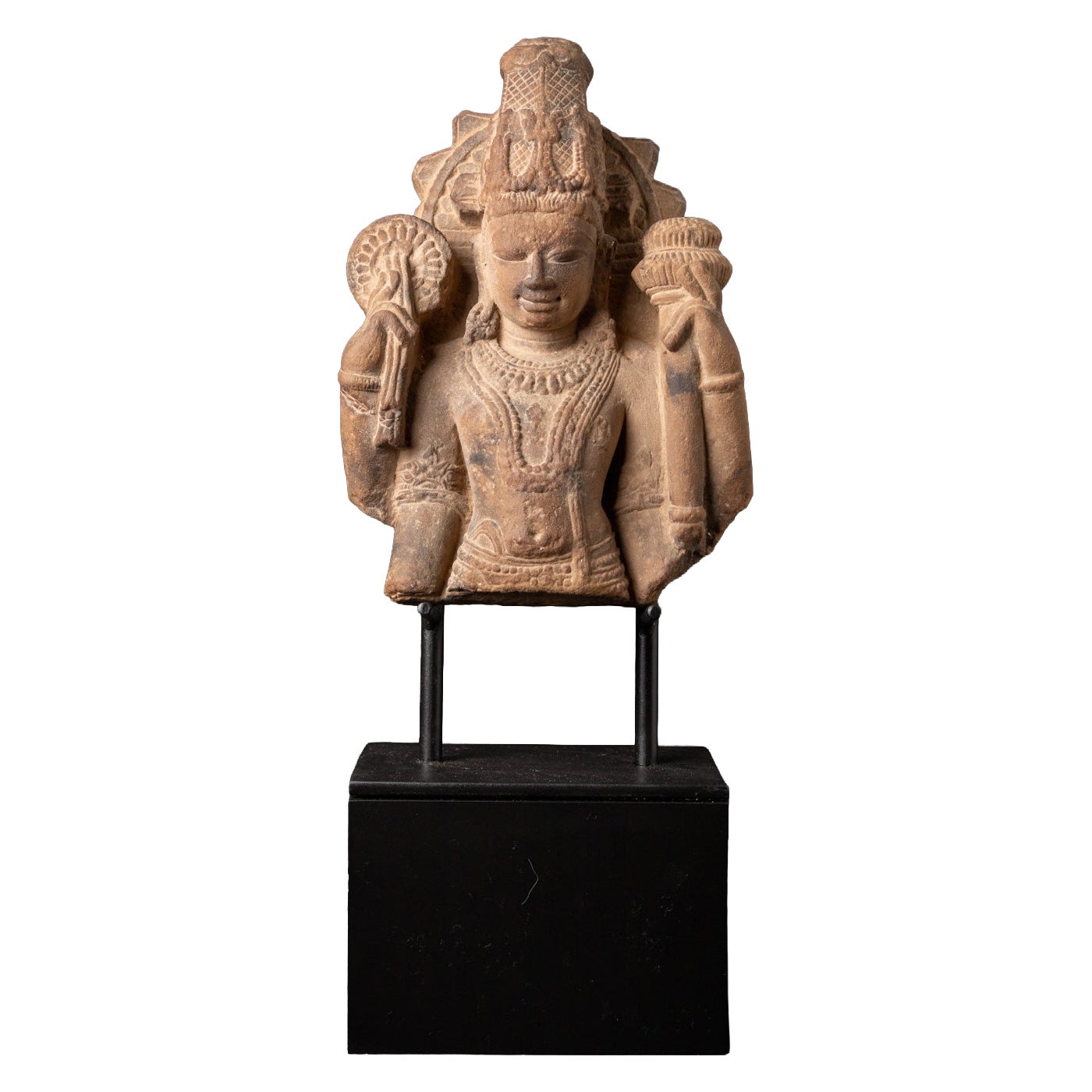 Busto antico in arenaria di Vishnu, risalente al XV secolo, proveniente dall’India in vendita