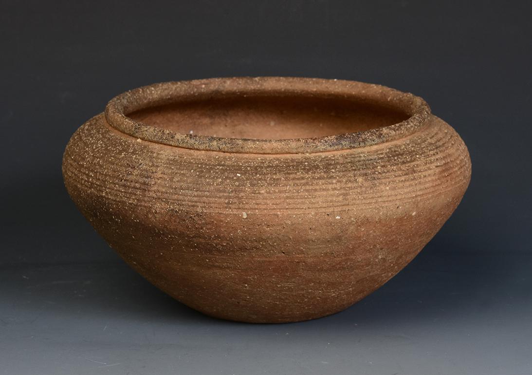 Bol en poterie thaïlandaise ancienne du 15ème siècle en vente 4