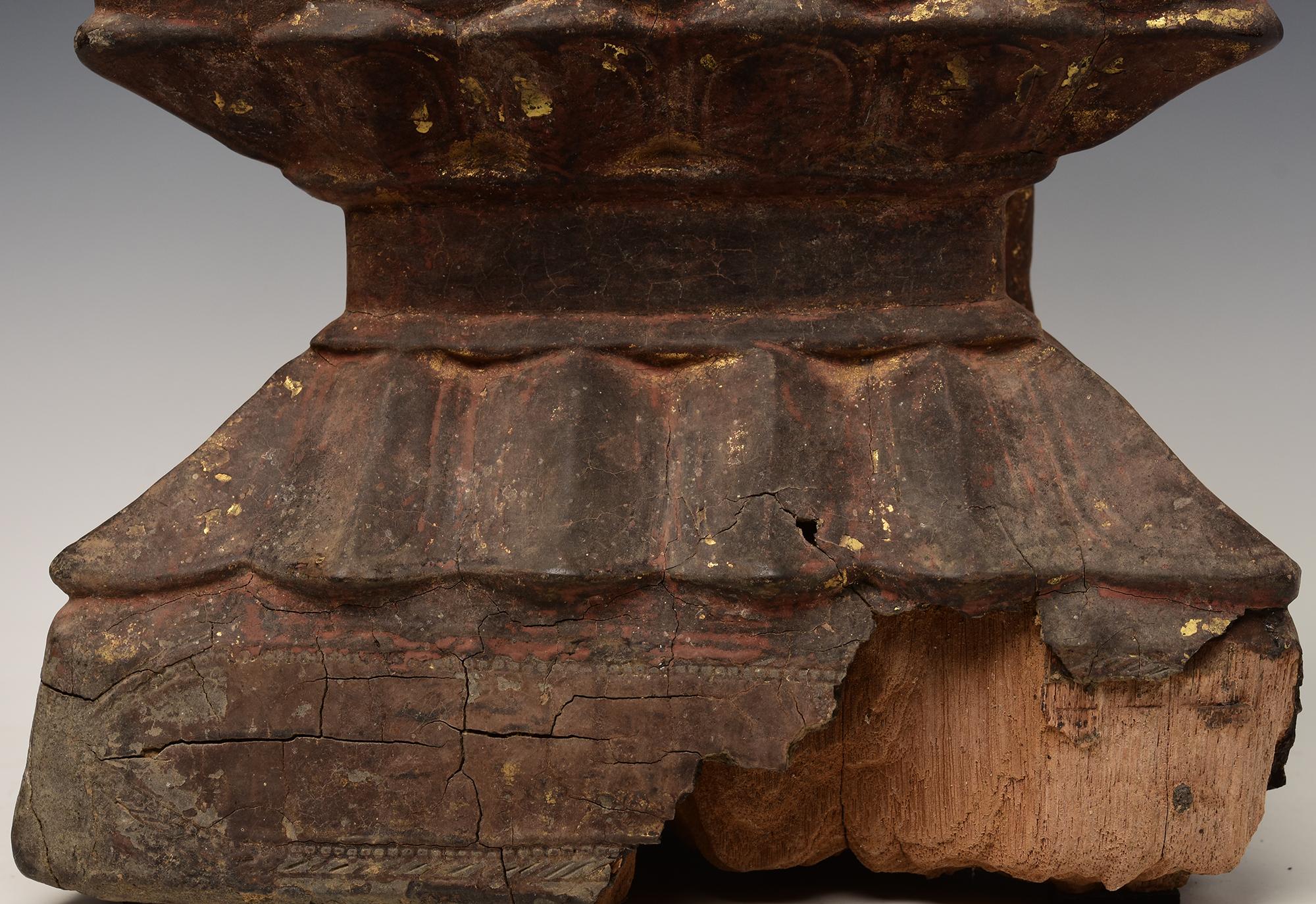 Bouddha assis en bois birman ancien Ava du 15ème siècle en vente 1