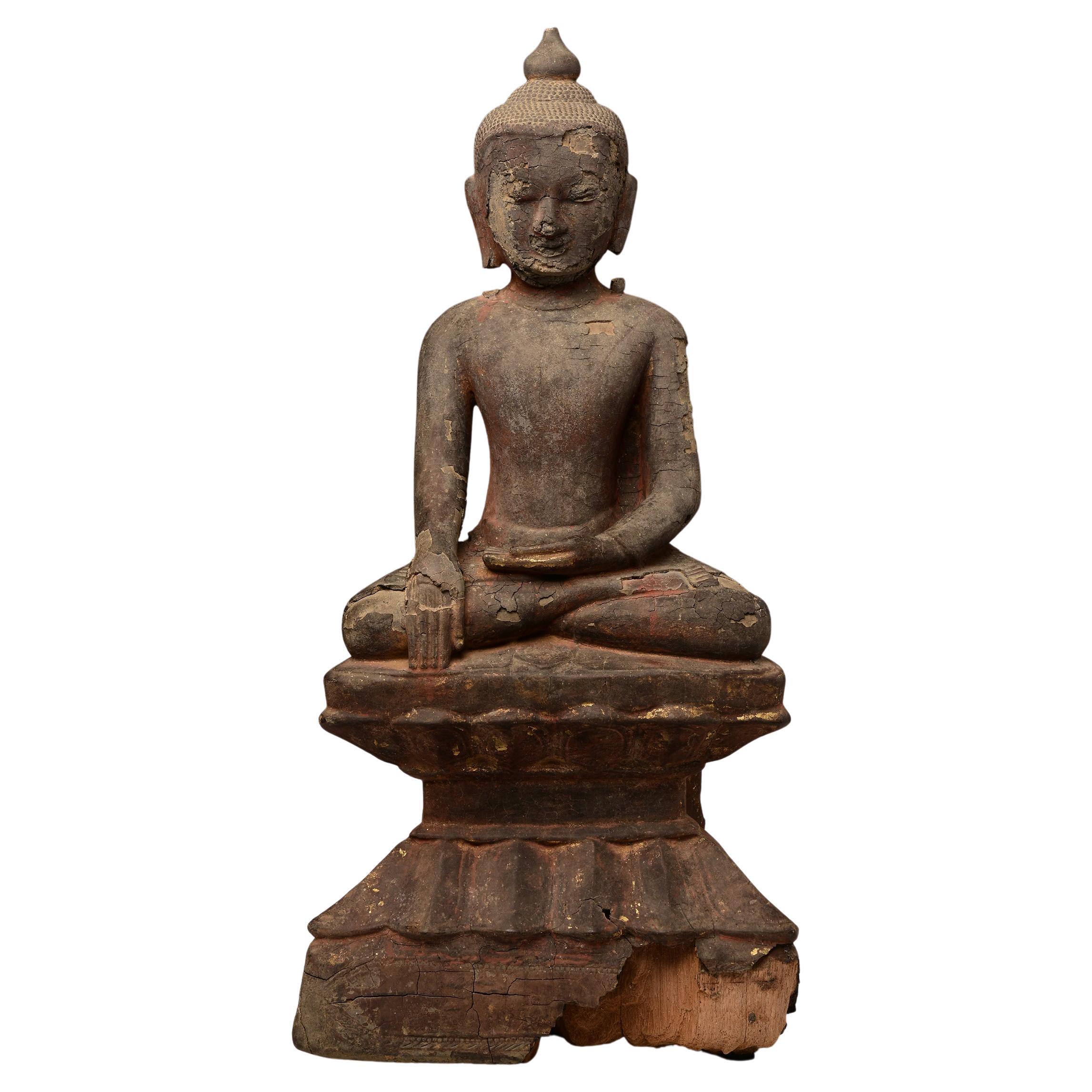 Bouddha assis en bois birman ancien Ava du 15ème siècle en vente