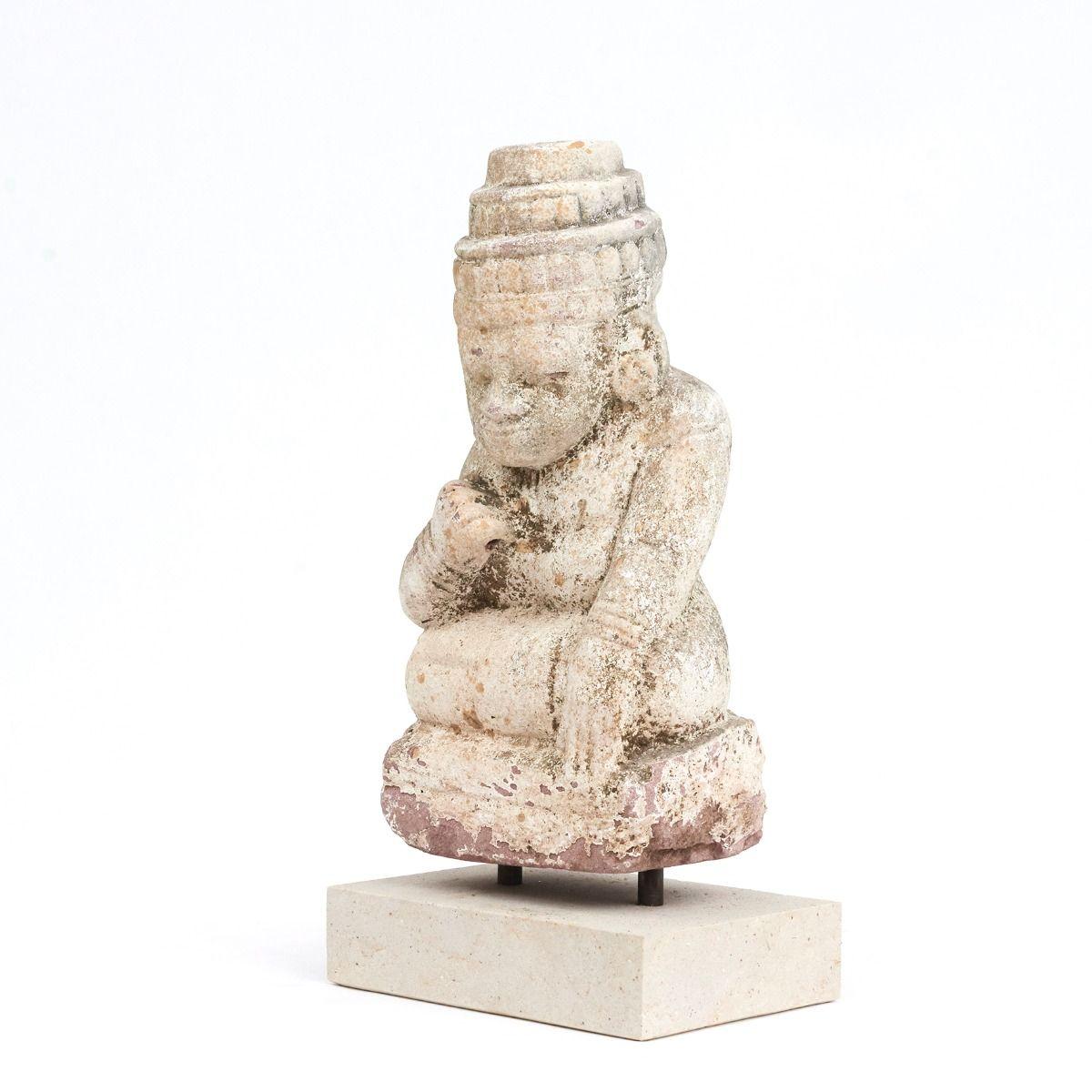 Autre Sculpture de moine assis en grès de Birmanie du XVe siècle en vente