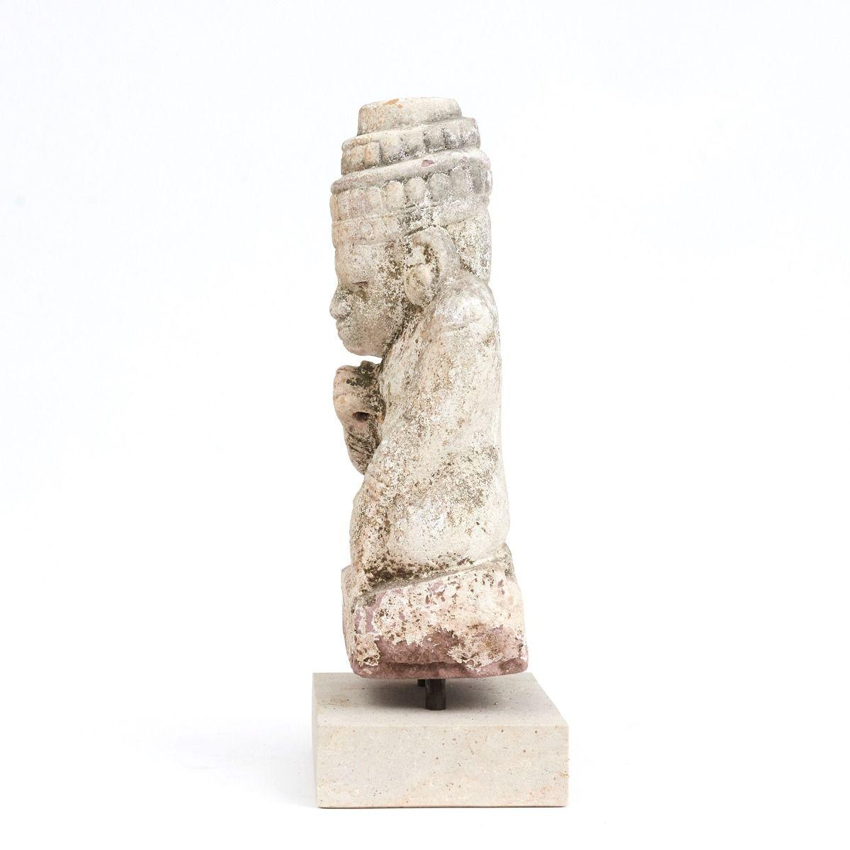 Sculpture de moine assis en grès de Birmanie du XVe siècle Bon état - En vente à Kastrup, DK