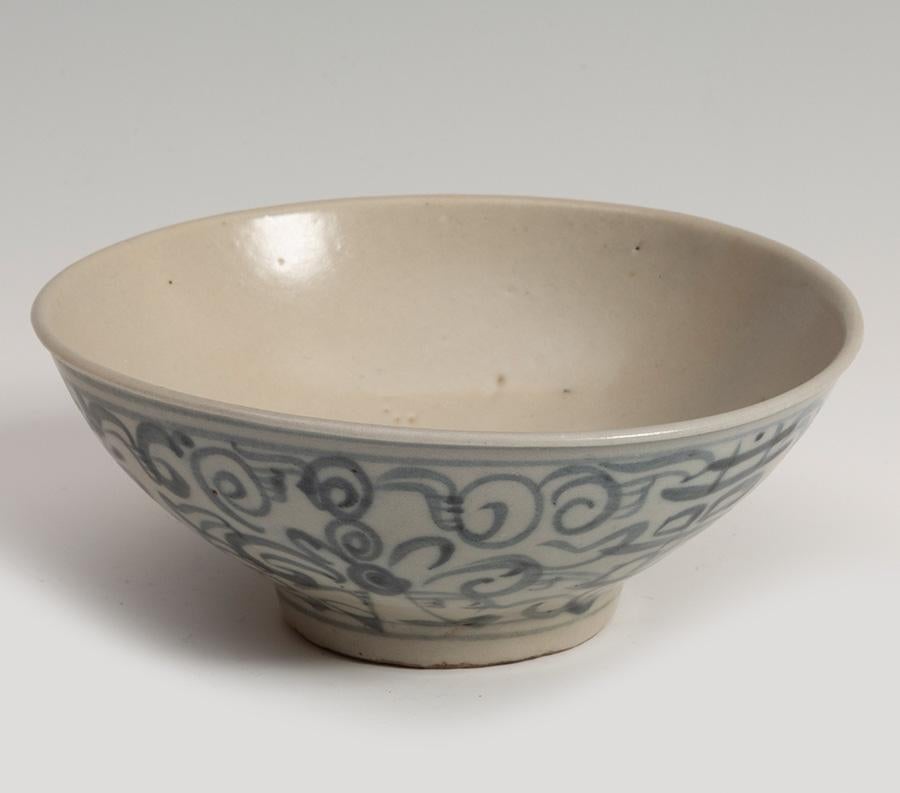 15th century Chinese Ming dynasty blue and white porcelain rice bowl.